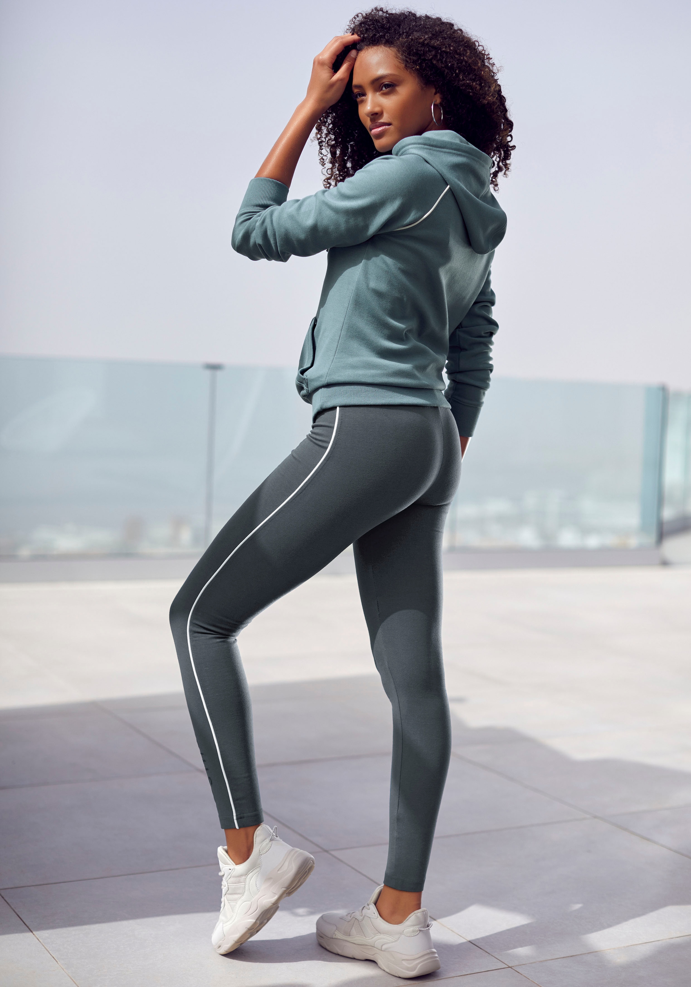 H.I.S Leggings, mit weißer Kontrastpaspel