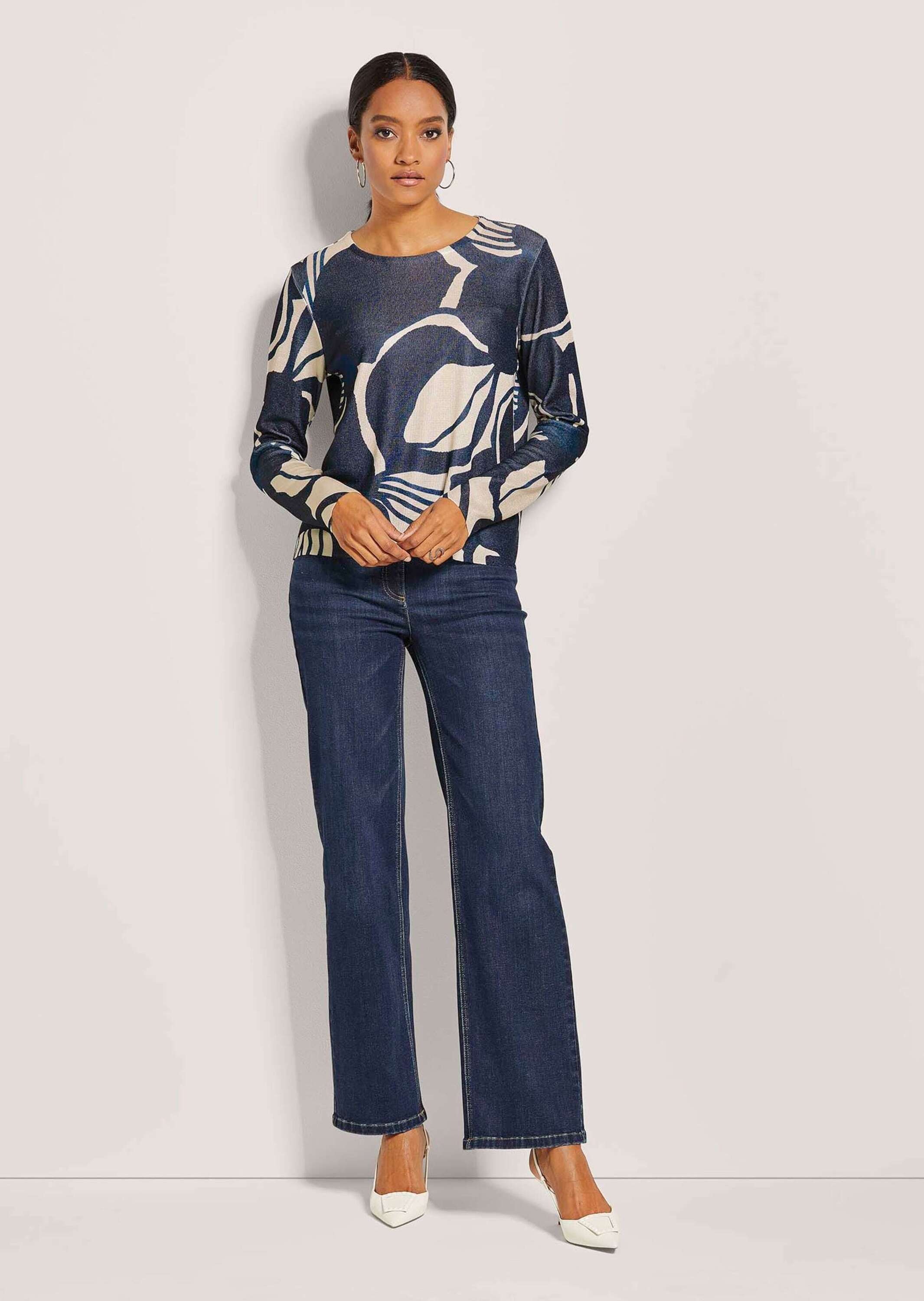 MADELEINE Longpullover »Pullover Kurzer Rundhals-Pullover mit Unikat-Print«