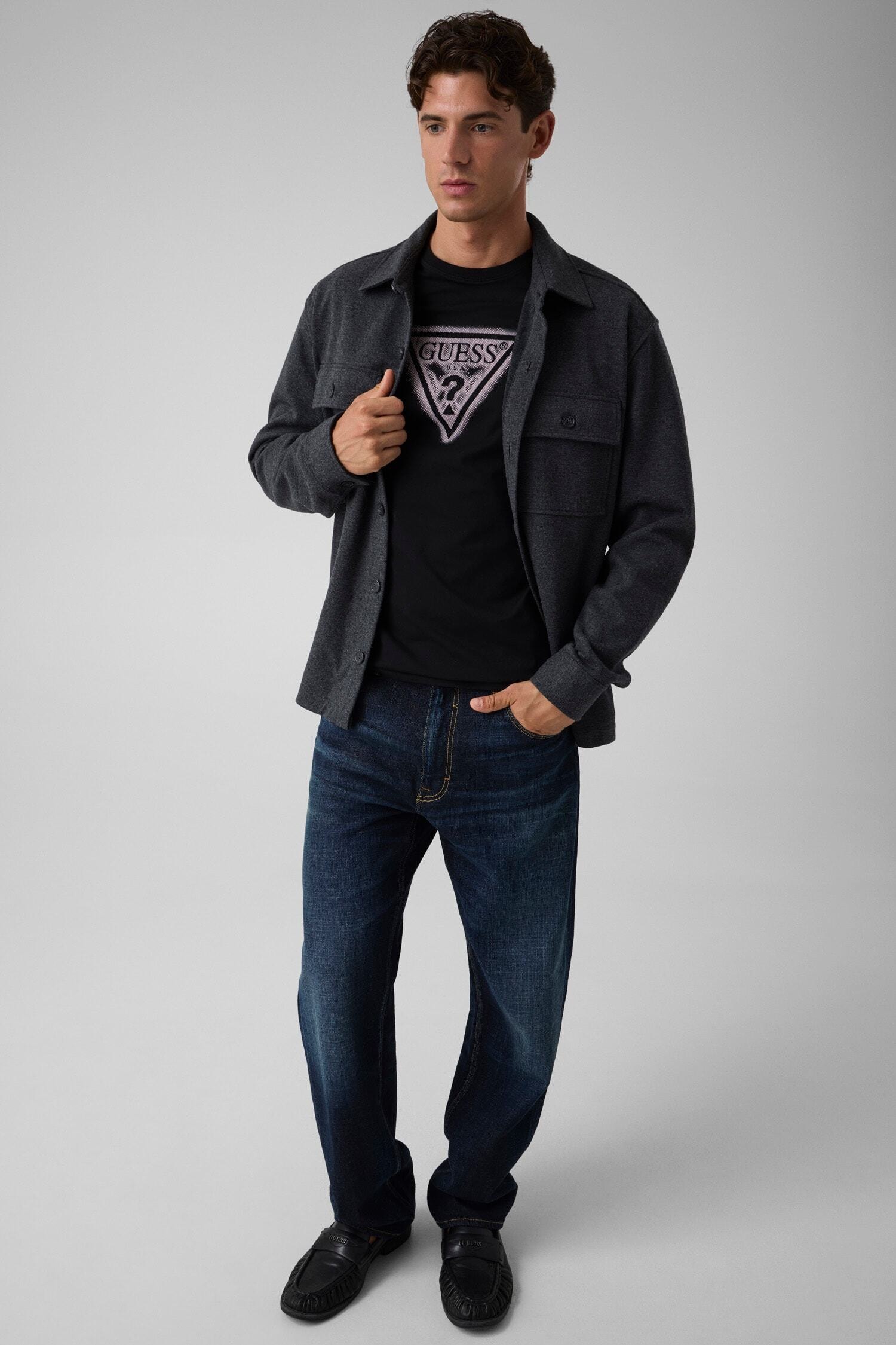 Guess T-Shirt »TRIANGLE SPRAY TEE« Rundhalsausschnitt, Baumwoll-Mix, Slim Fit