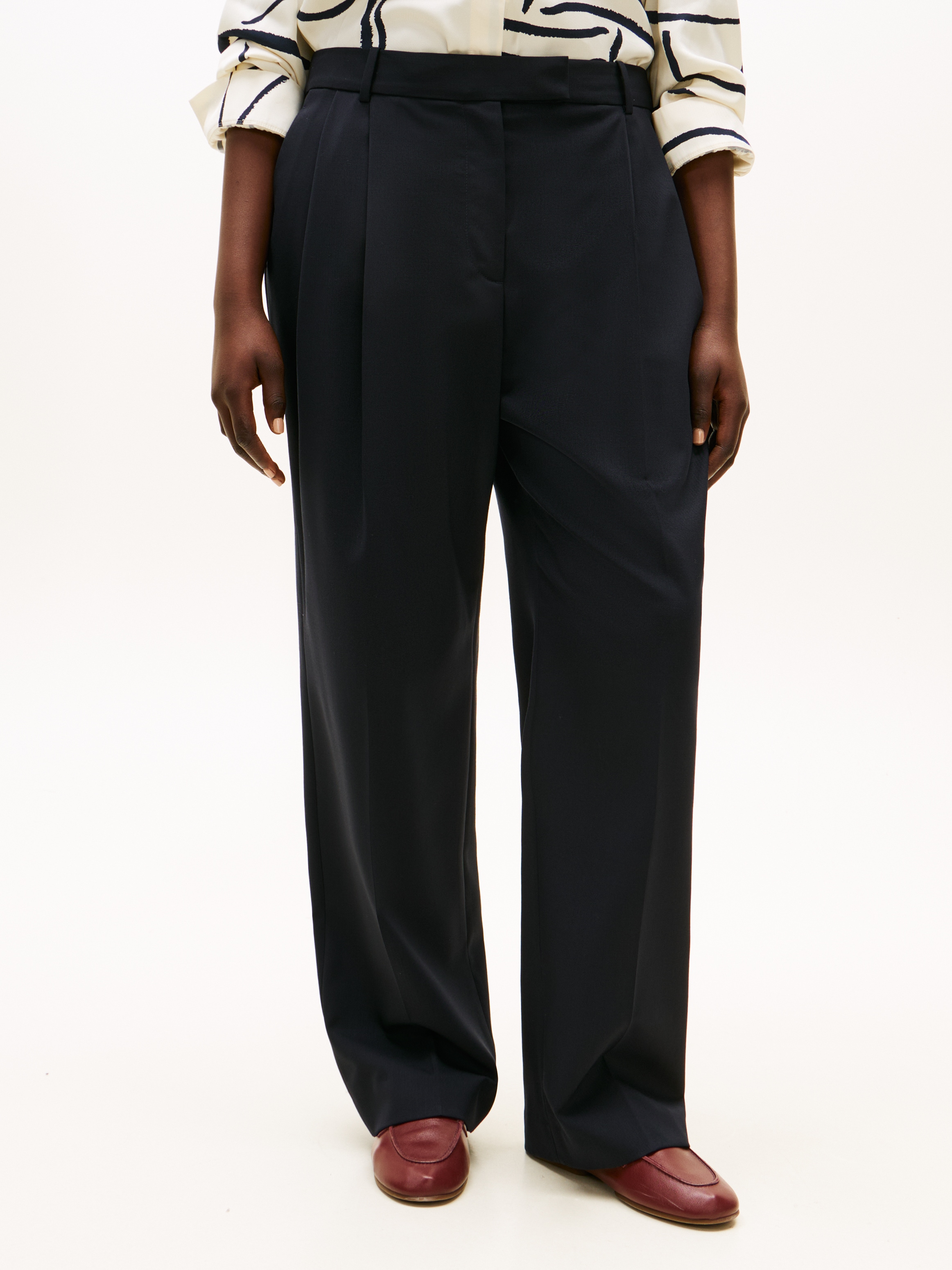 Tommy Hilfiger Curve Stoffhose »CRV TIMELESS WOOL STR PLEAT PANT«  in großen Größen, mit Wolle