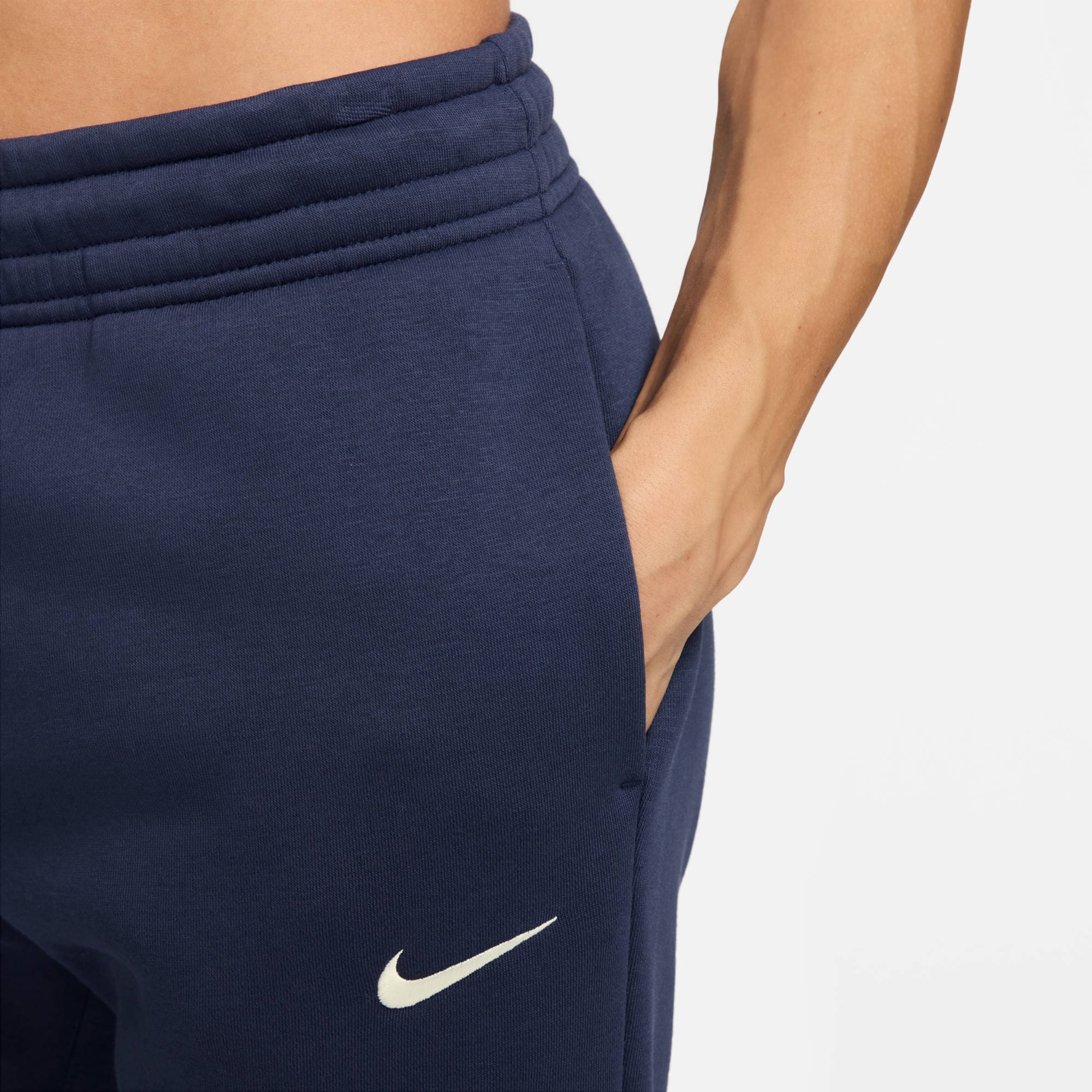 Nike Sportswear Sporthose »W NSW PHNX FLC MR PANT STD«  aus angerautem Fleece, mit Kordelzug