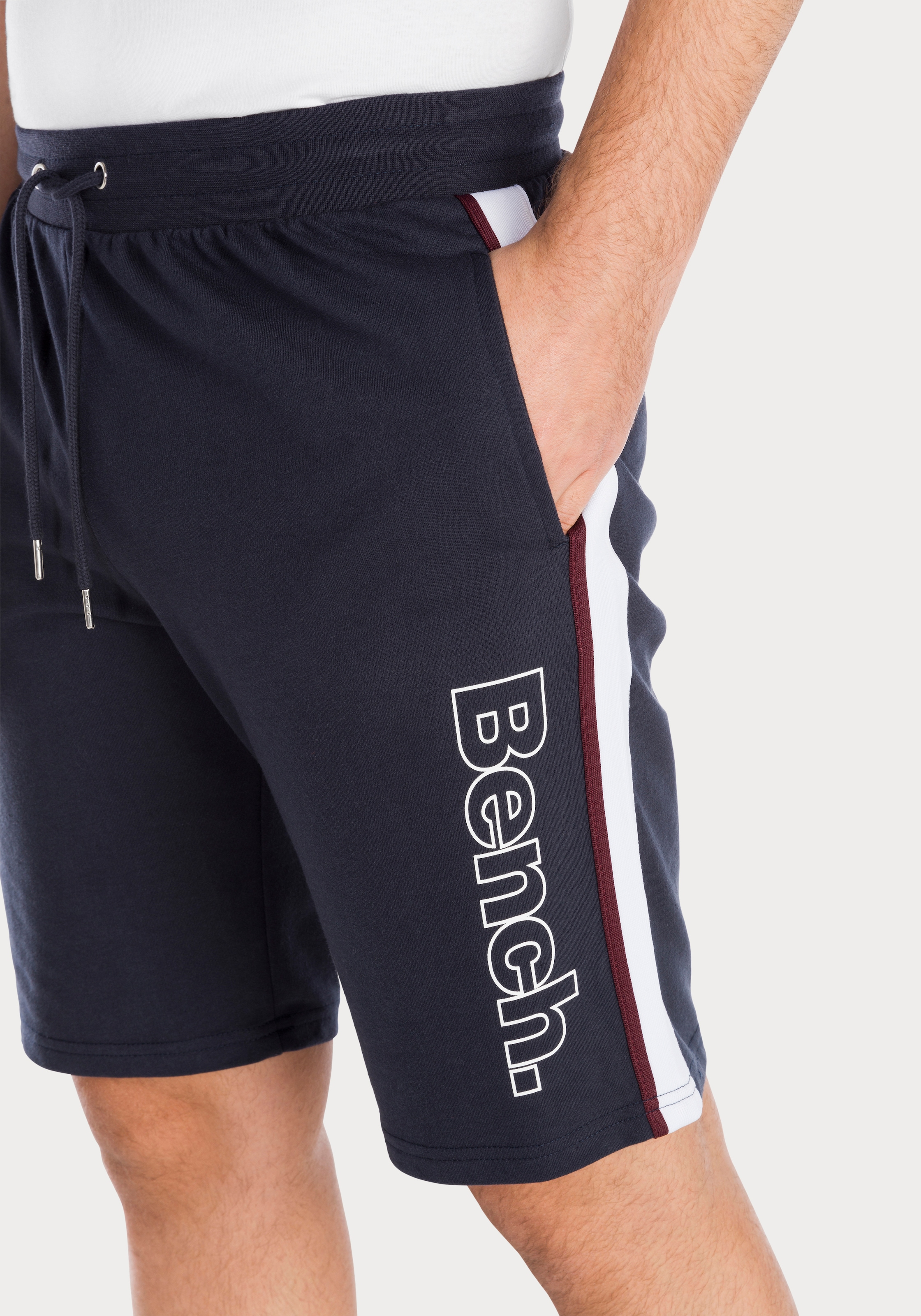 Bench. Loungewear Sweatshorts, mit seitlichen Taschen