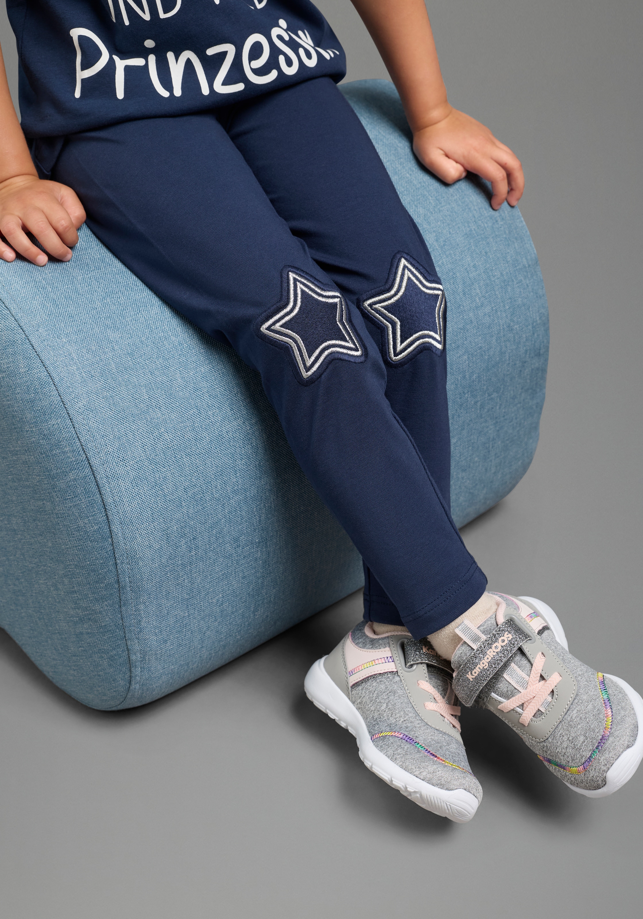 KIDSWORLD Leggings »Süße Leggings mit Sternenapplikation«  extra-eng geschnittene Slim Fit Form, mit innenliegendem Gummizug