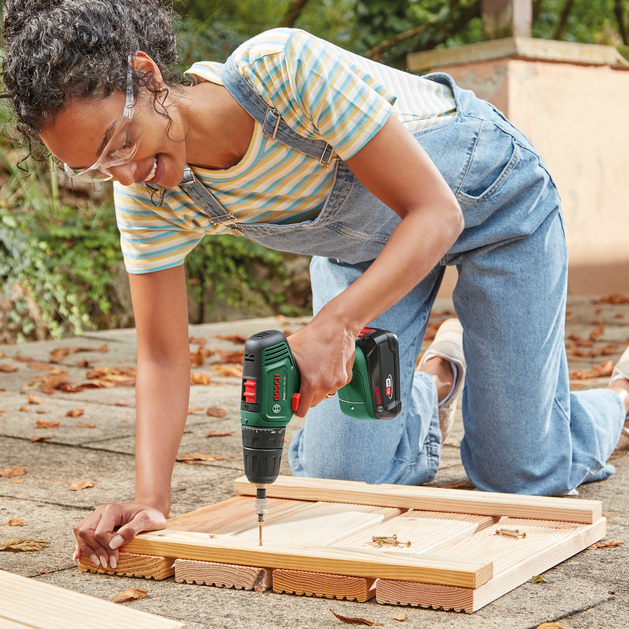 Bosch Home & Garden Akku-Bohrschrauber »EasyDrill 18V-40 in SBX + 241 Ac«, 241 teilig, mit 2 Akkus 18V/1,5Ah und Ladegerät