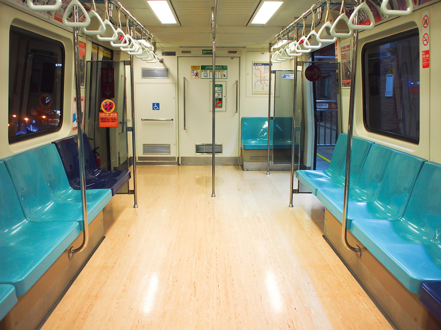 Papermoon Fototapete »Empty Subway«
