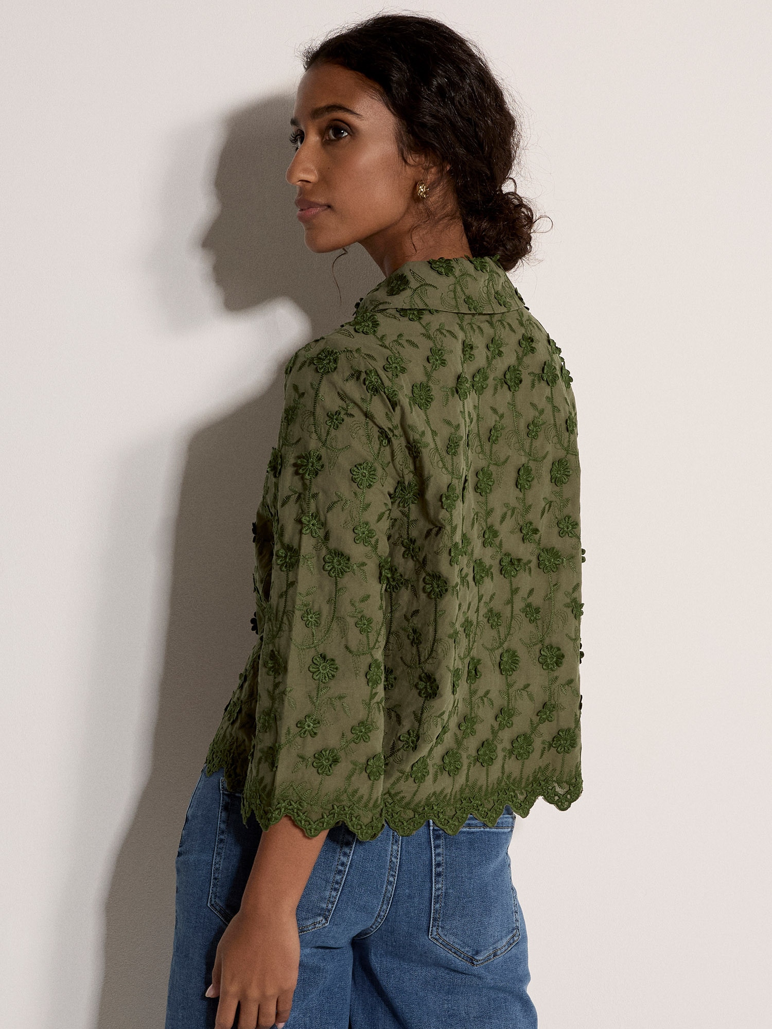 Apricot Spitzenbluse »Gekürztes Shirt mit Blumenapplikation« mit Blumenapplikation