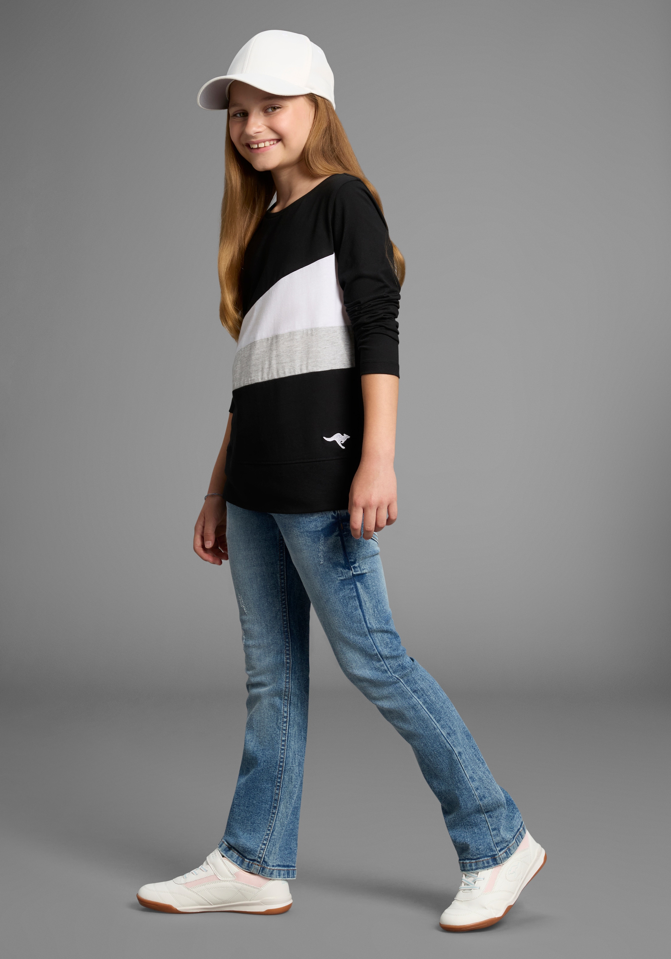 KangaROOS Langarmshirt »mit coolem Colourblocking«, mit Kangaroos Logo und Stickerei