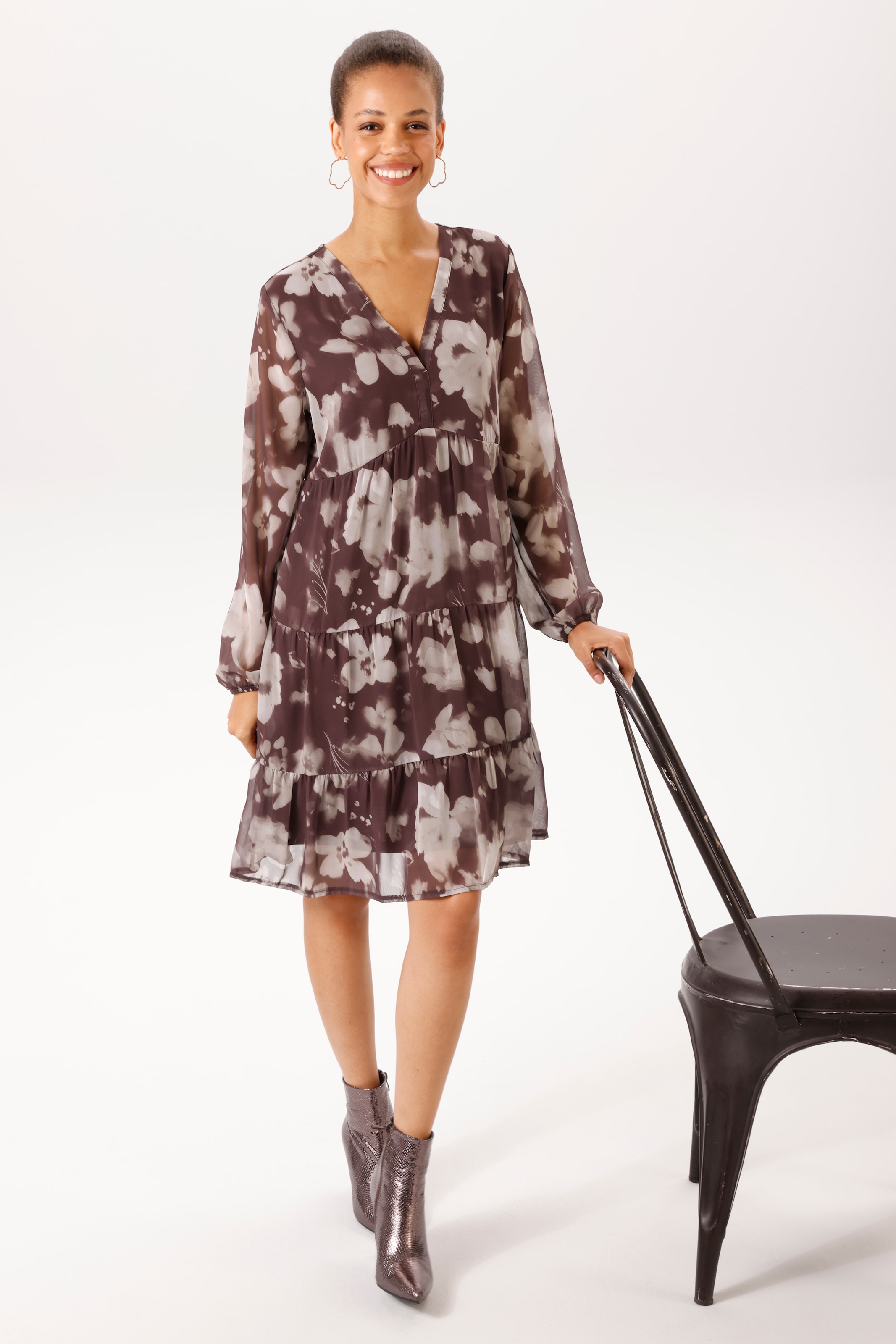 Aniston CASUAL Blusenkleid mit grafischen Batik-Blumen bedruckt - NEUE KOLLEKTION
