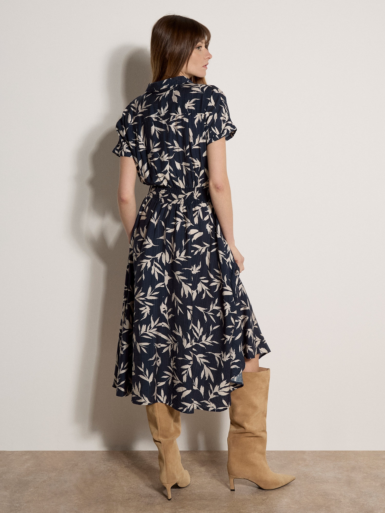 Apricot Midikleid »Midikleid« mit strukturiertem Blattmuster