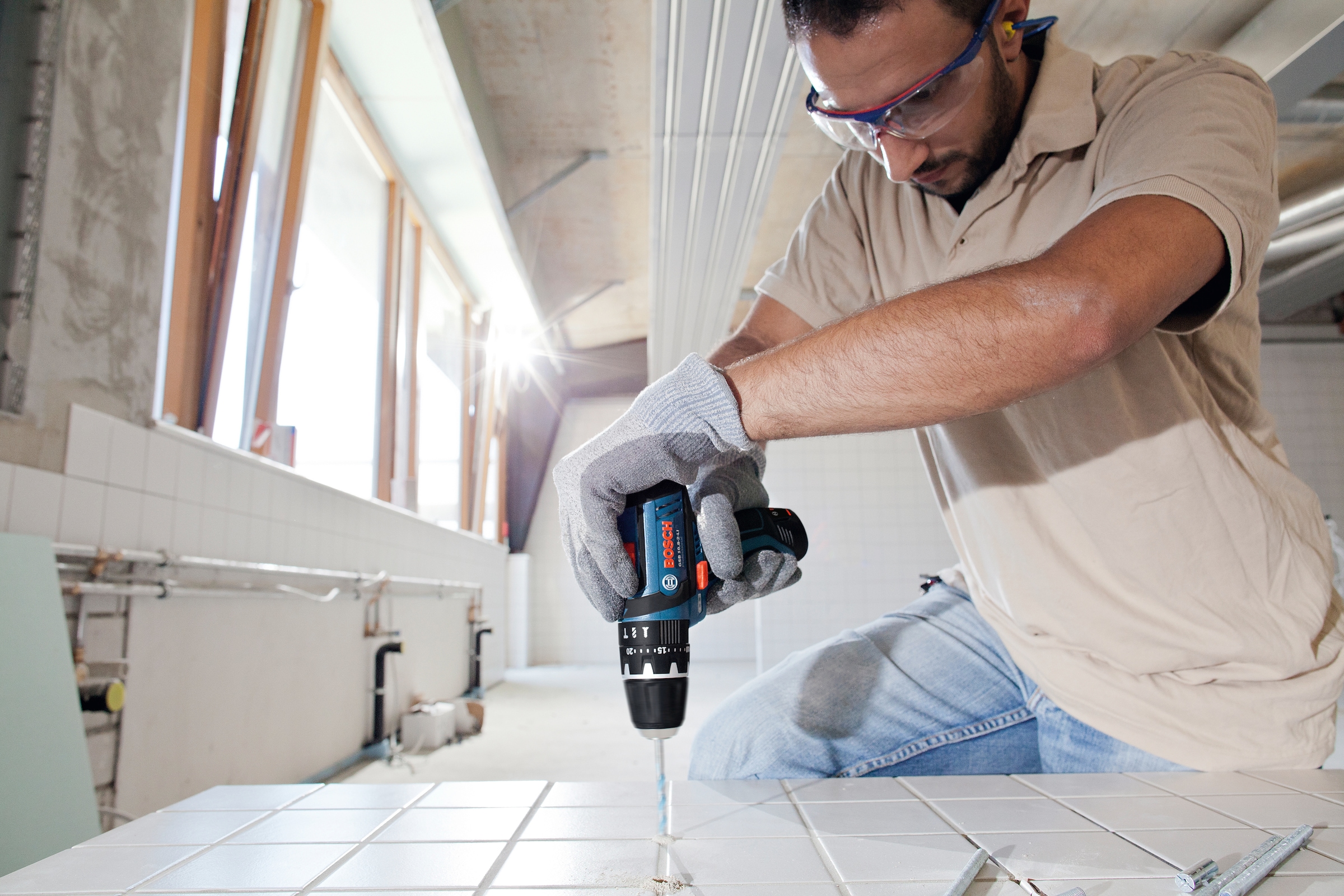 Bosch Professional Akku-Bohrschrauber »GSR 12V-15«, (Set), inkl. 2 Akkus und Ladegerät