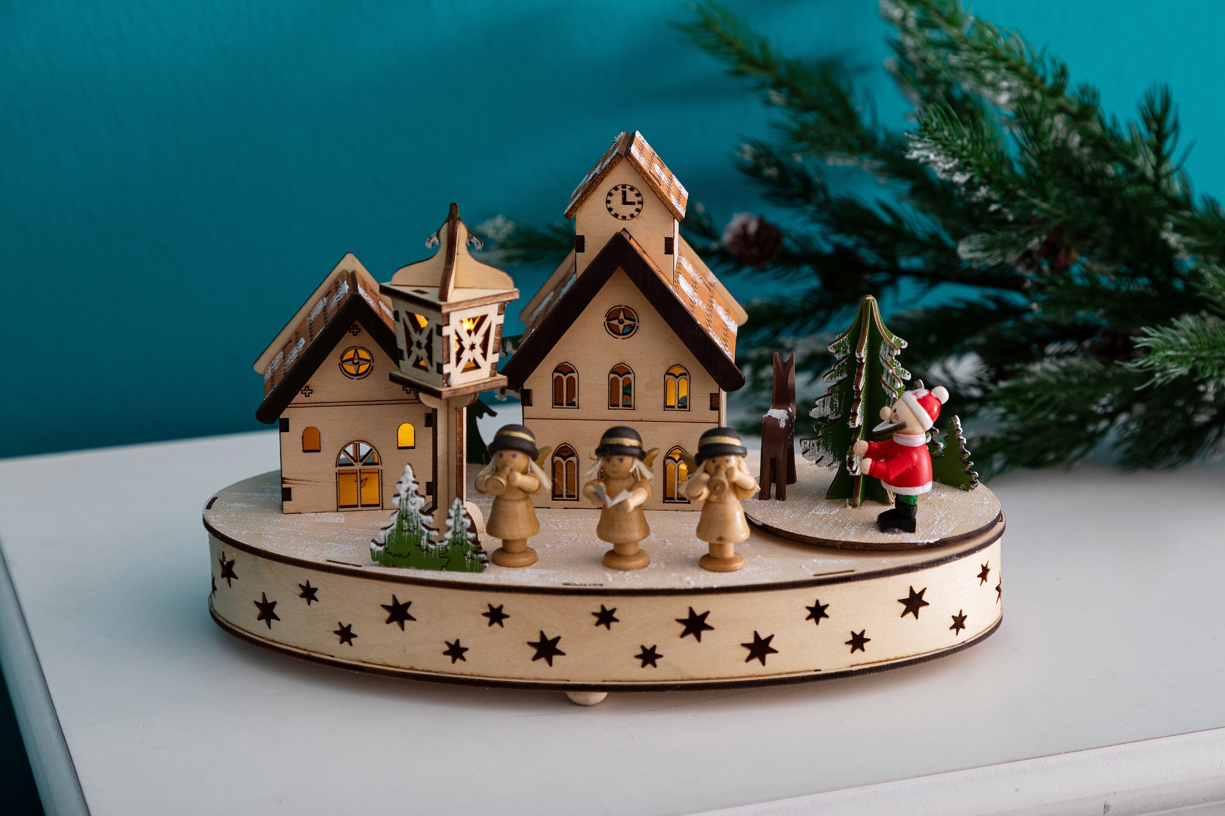 Myflair Möbel & Accessoires Weihnachtsdorf »Winterlandschaft, Weihnachtsdeko«,  Spieluhr mit Musik, aus Holz, Höhe ca. 15 cm bei OTTO