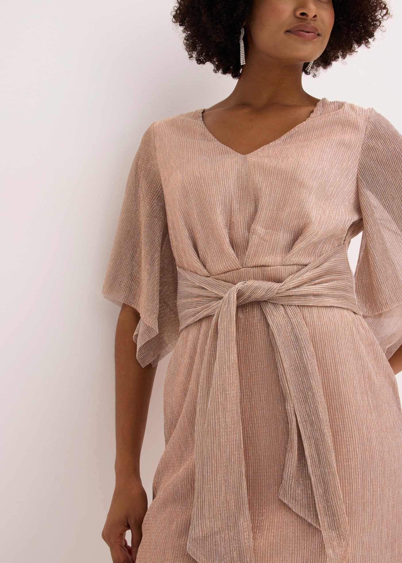 bonprix Midikleid Oversize-Passform, Kurzarm-Design, mit metallisierten Fasern