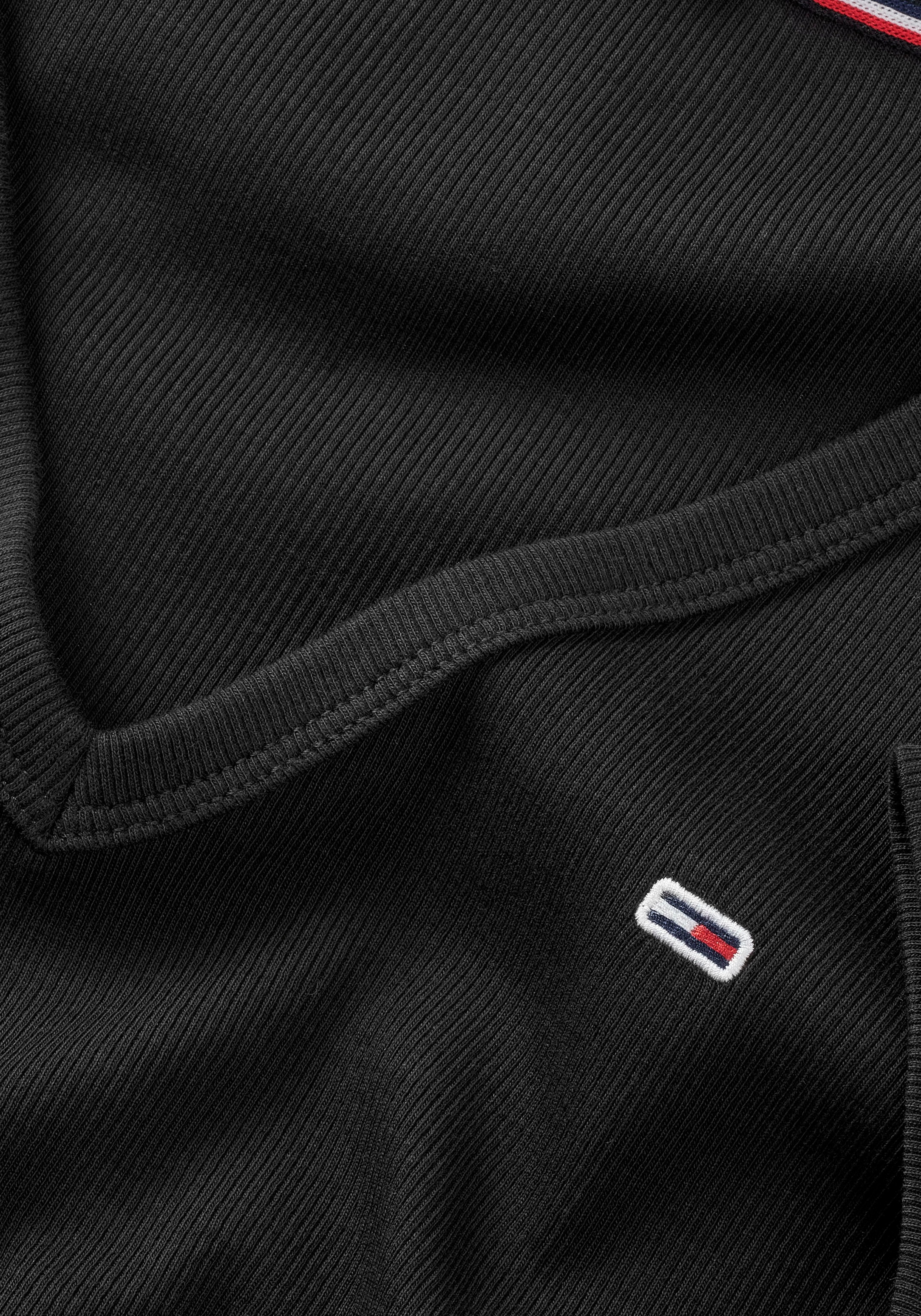 Tommy Jeans T-Shirt »TJW SLIM ESSENTIAL RIB V SS«, mit Logostickerei