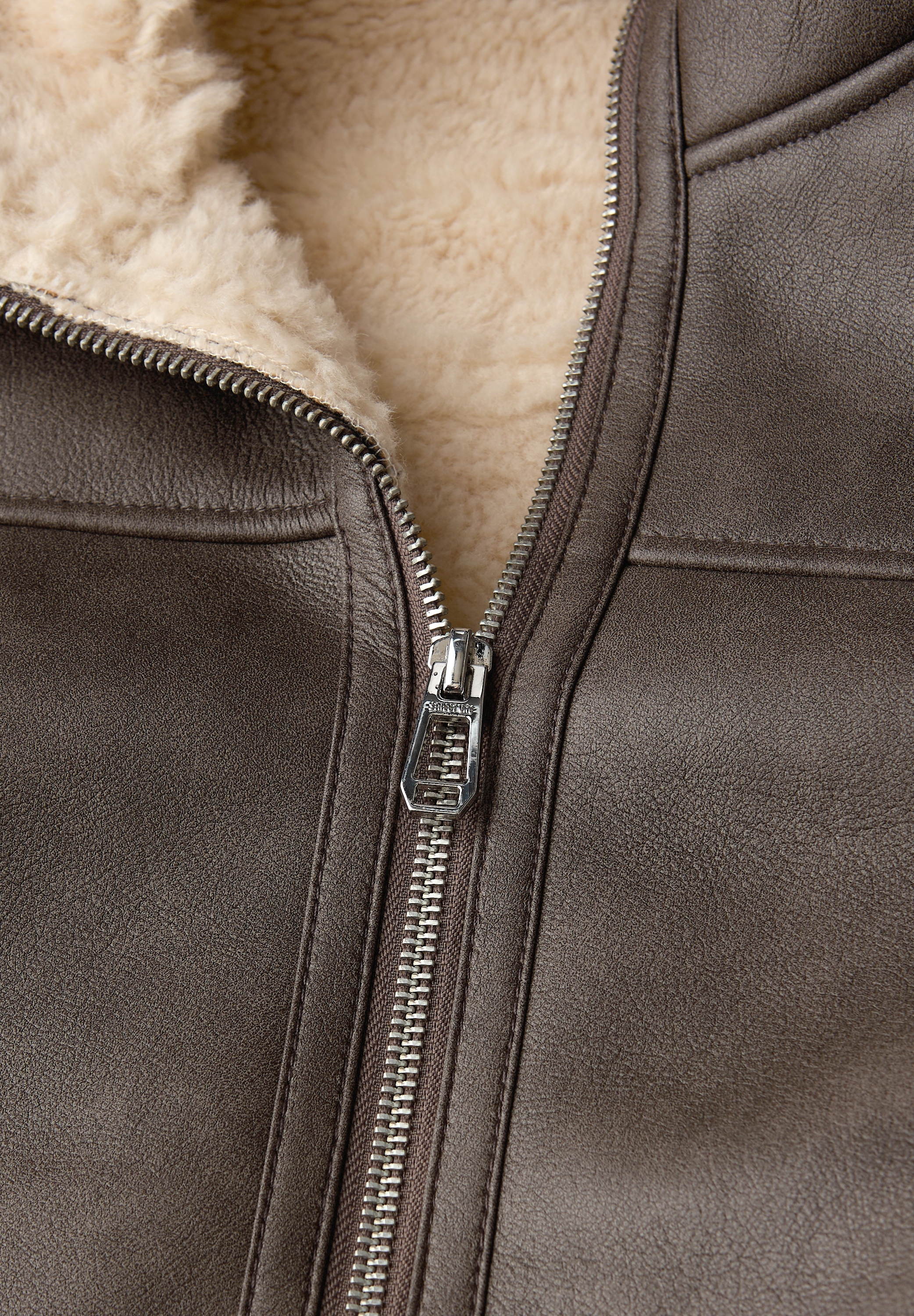 STREET ONE Lederimitatjacke, mit Kapuze, im Leder-Look und mit Fake Fur Details