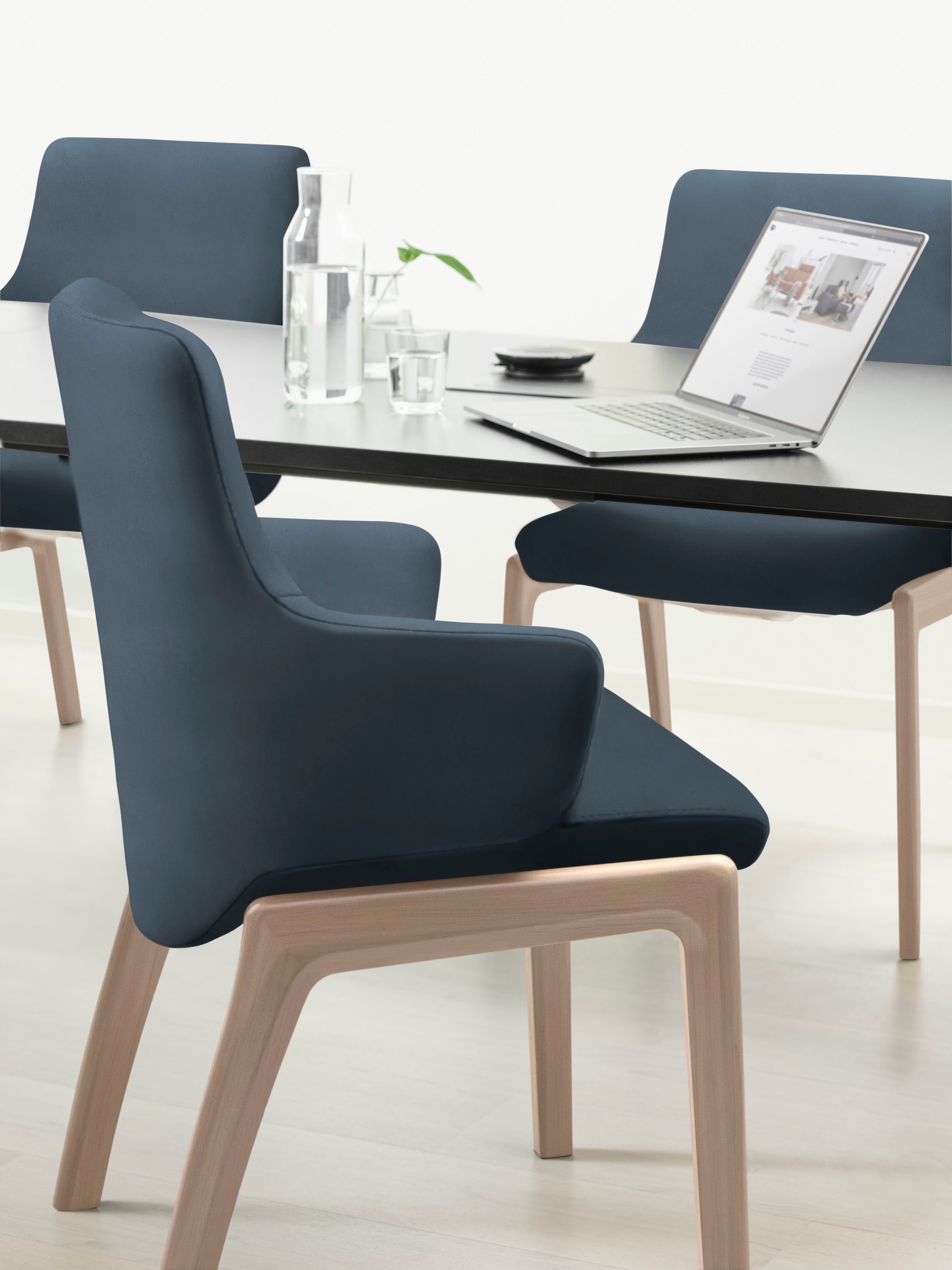 Stressless® Polsterstuhl »Laurel« () Low Back mit Armlehne, Größe L, mit abgerundeten Beinen in Eiche natur