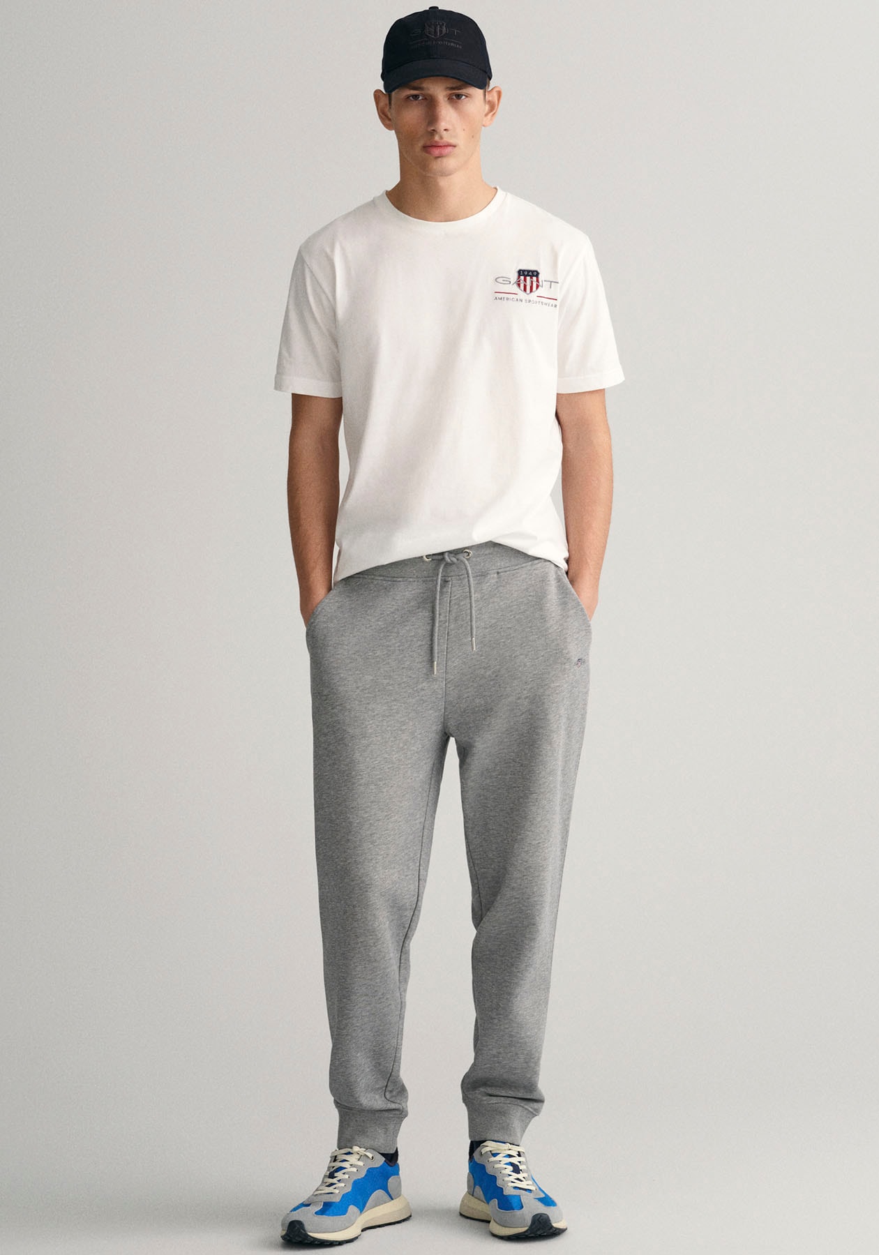 Gant Sweathose »REG SHIELD SWEATPANTS«, mit Logostickerei unterhalb des Bunds