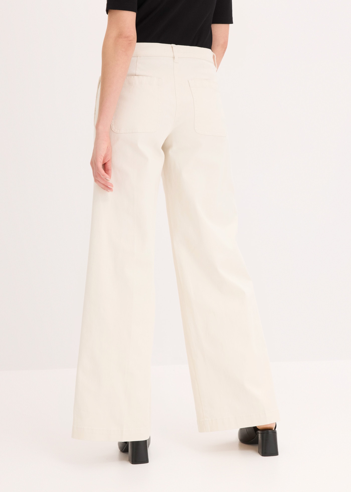 bonprix Webhose  Wide Leg Schnitt, Loose Fit Passform, mit Schmückknöpfen