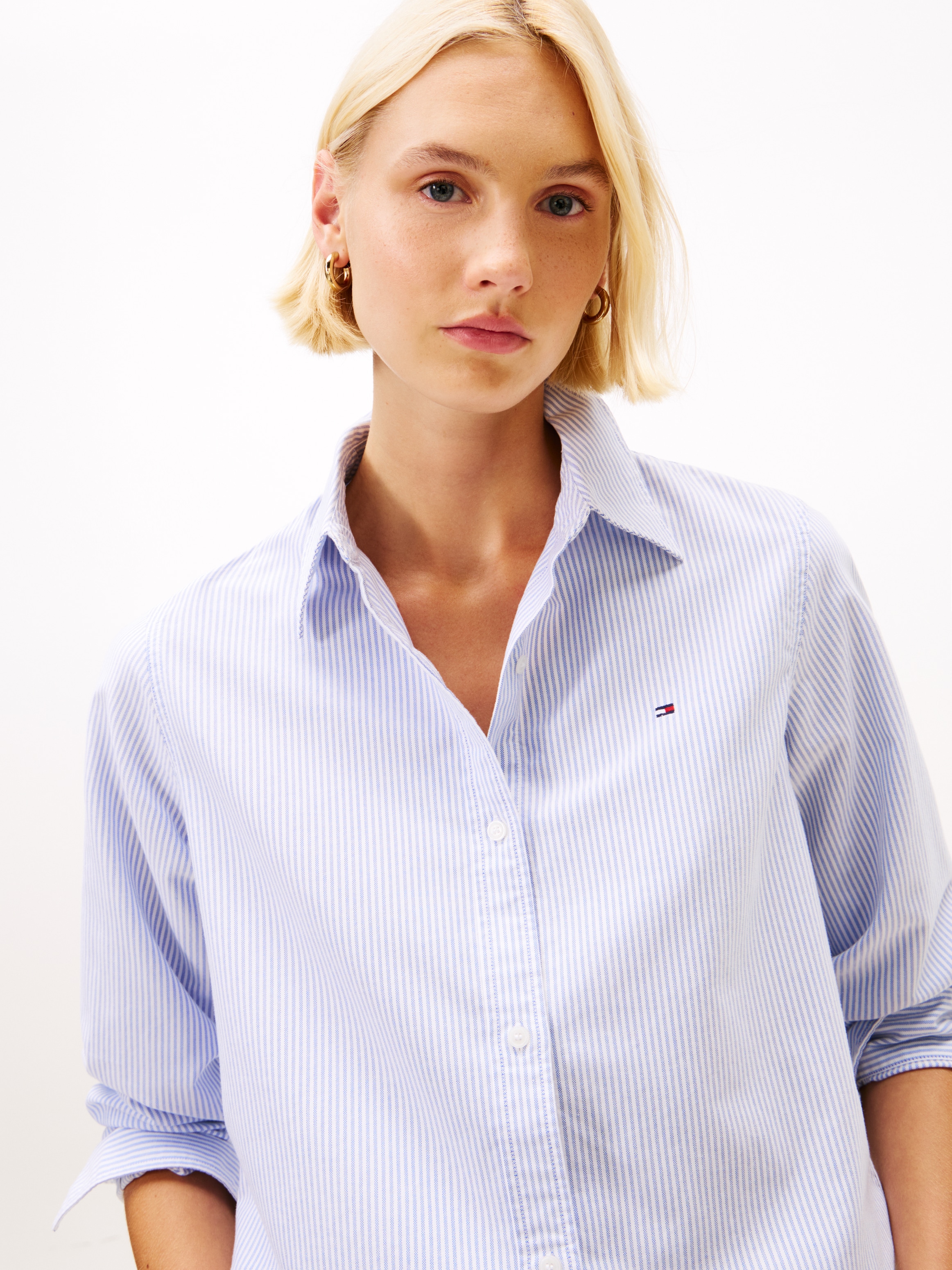 Tommy Hilfiger Hemdbluse »OXFORD RELAXED FIT SHIRT mit Hemdblusenkragen und Stickerei« Baumwolle, relaxed fit
