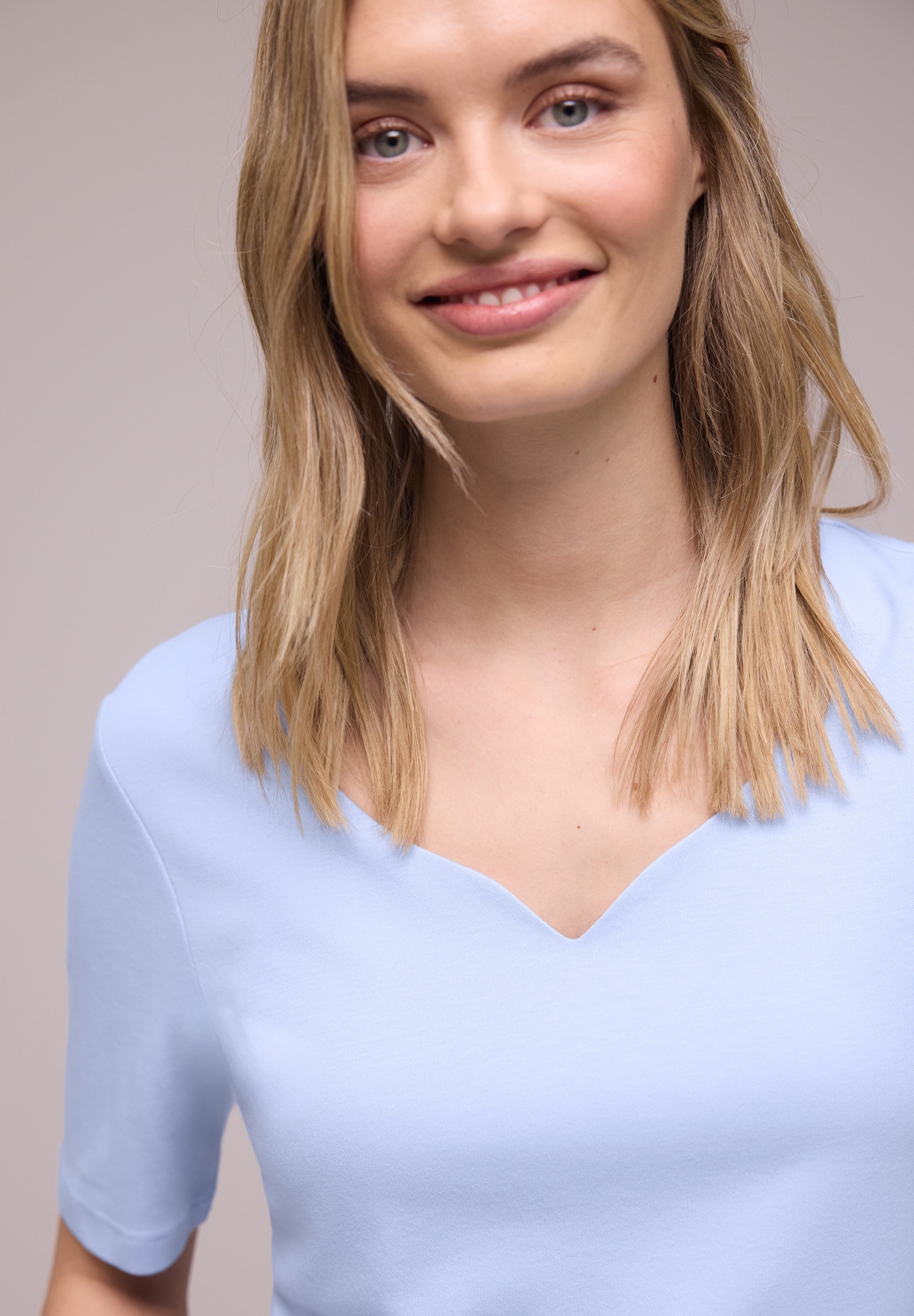 STREET ONE Kurzarmshirt »Style Ada« Sommershirt mit Herz-Ausschnitt