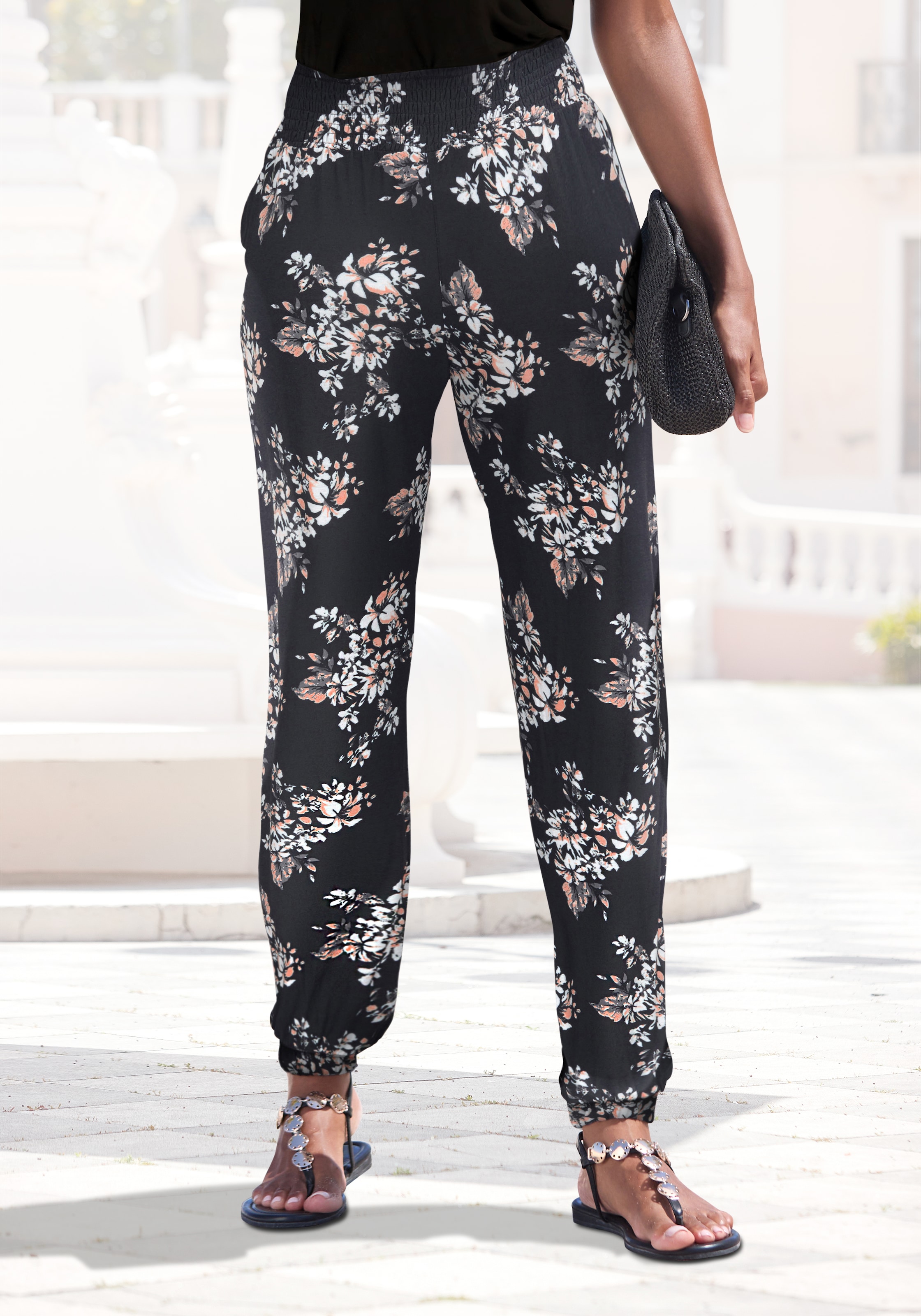 LASCANA Strandhose »aus weicher, angenehmer Viskose und floralem Druck«  mit dezentem Blumendruck, leichte Jerseyhose,  Sommerhose, Schlupfhose