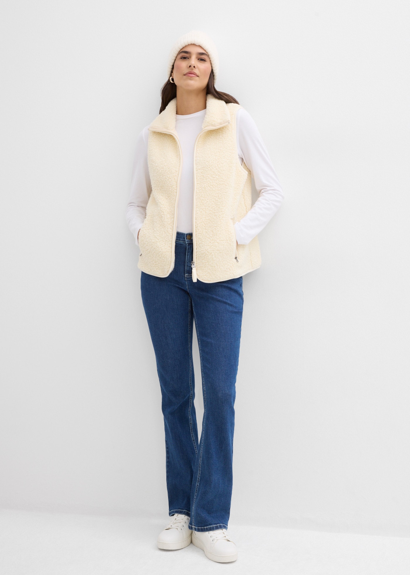 bonprix Plüschweste lässig geschnitten, in Teddy-Optik, im Casual-Stil, aus Polyester