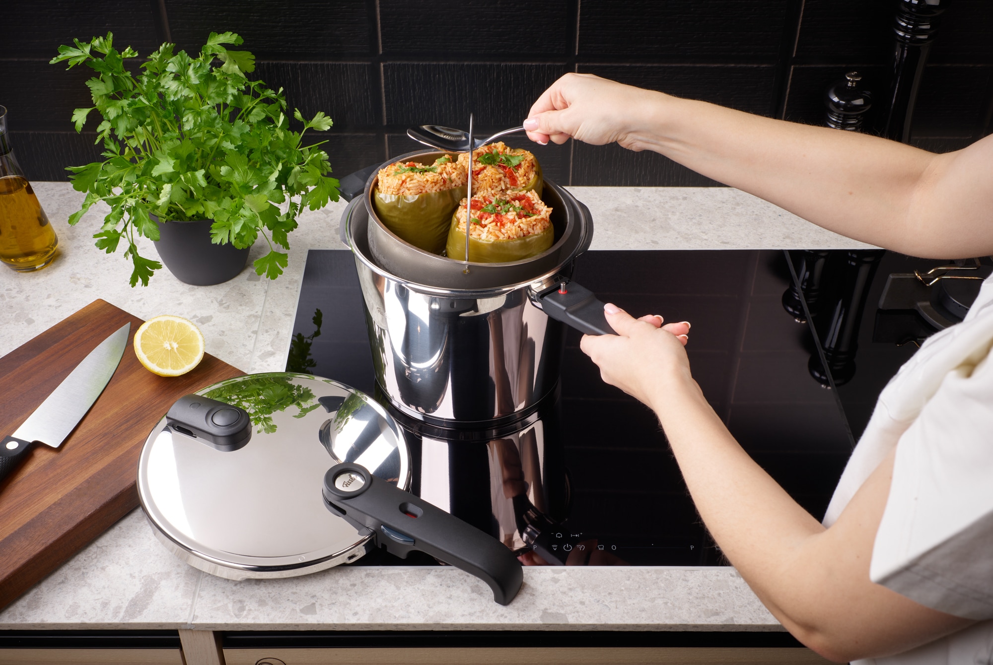 Fissler Schnellkochtopf »Vitaquick® Edition« Set, je 1 Topf 4,5 + 2,5 Liter, 1 Deckel, 1 Zusatz-Glasdeckel + Zubehör, 6 Stk. tlg. Edelstahl 18/10
