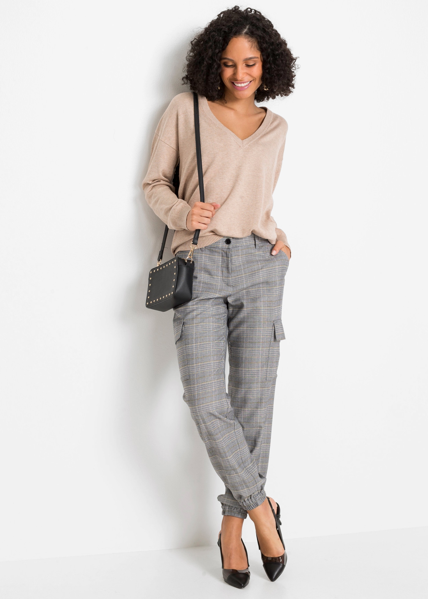 bonprix Strickpullover kuschelweiches Material, Oversize-Passform, V-Ausschnitt