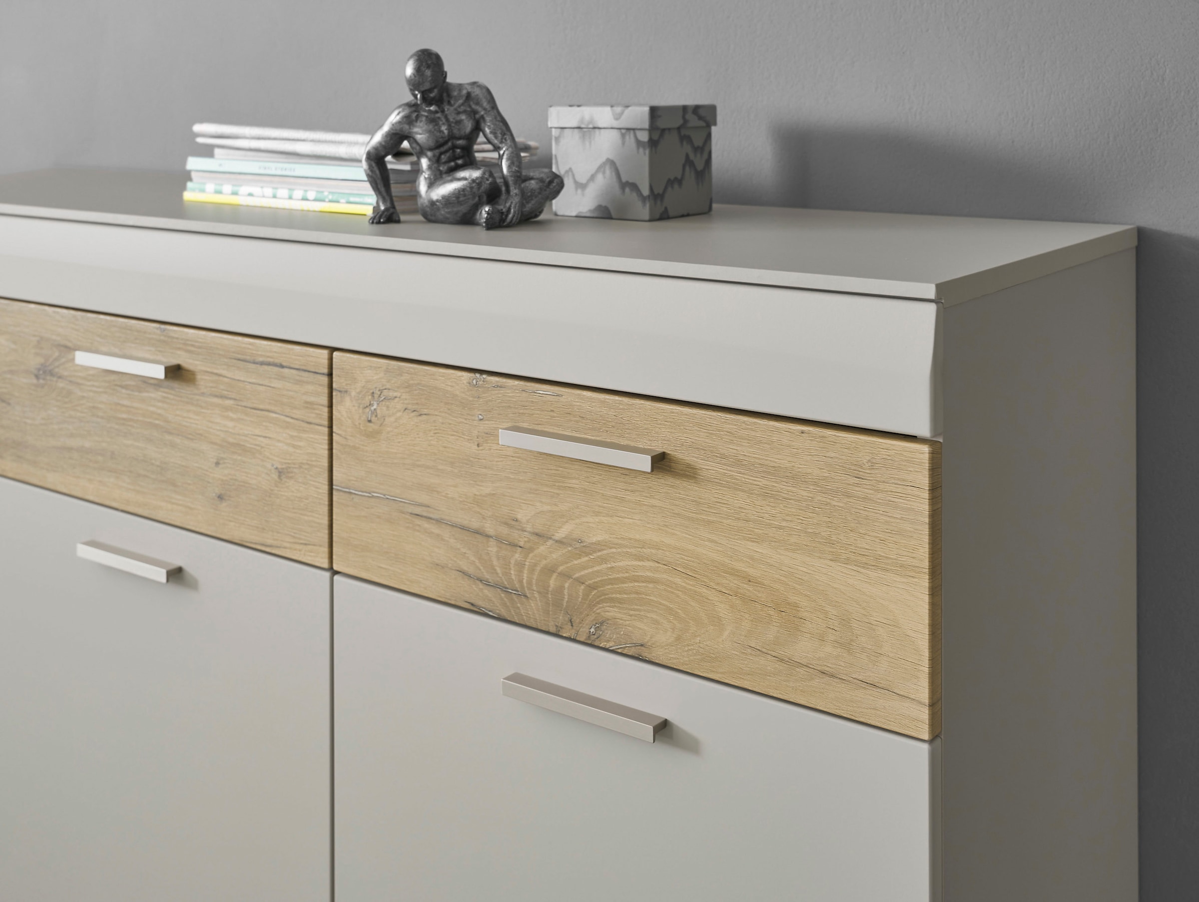 INOSIGN Sideboard »SCARA«, mit Applikation Zinneiche Dekor, Breite 200 cm, mit Softclose-Funktion