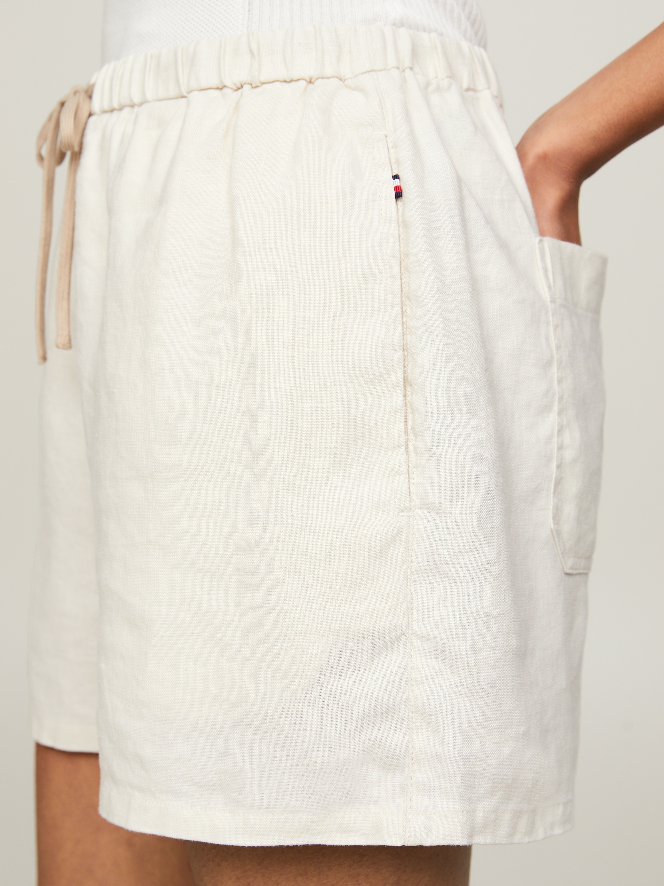 Tommy Hilfiger Shorts »PULL ON CASUAL LINEN SHORT«, mit Logostickerei