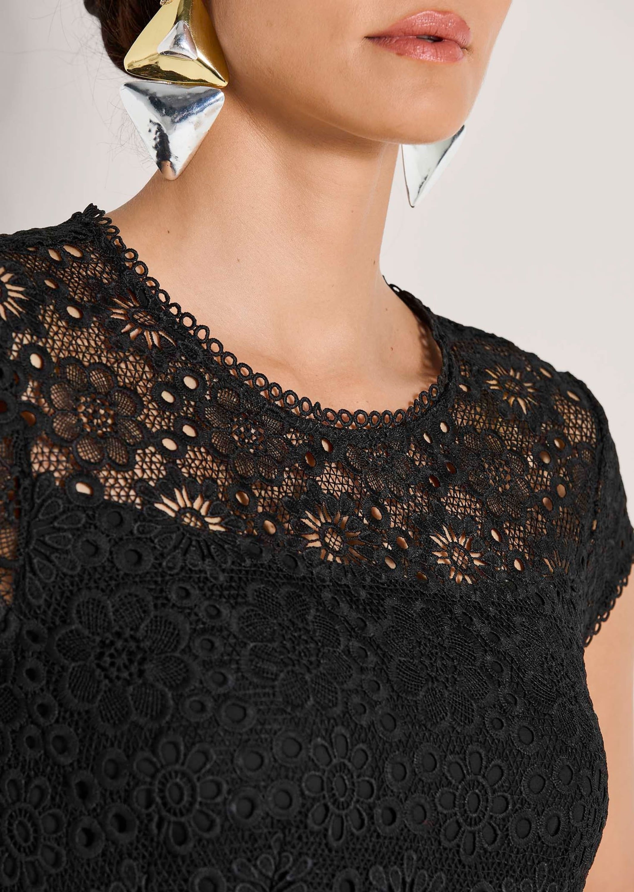 MADELEINE Midikleid »Kleid Ärmelloses Spitzenkleid mit Bindeband und weitem Rock«