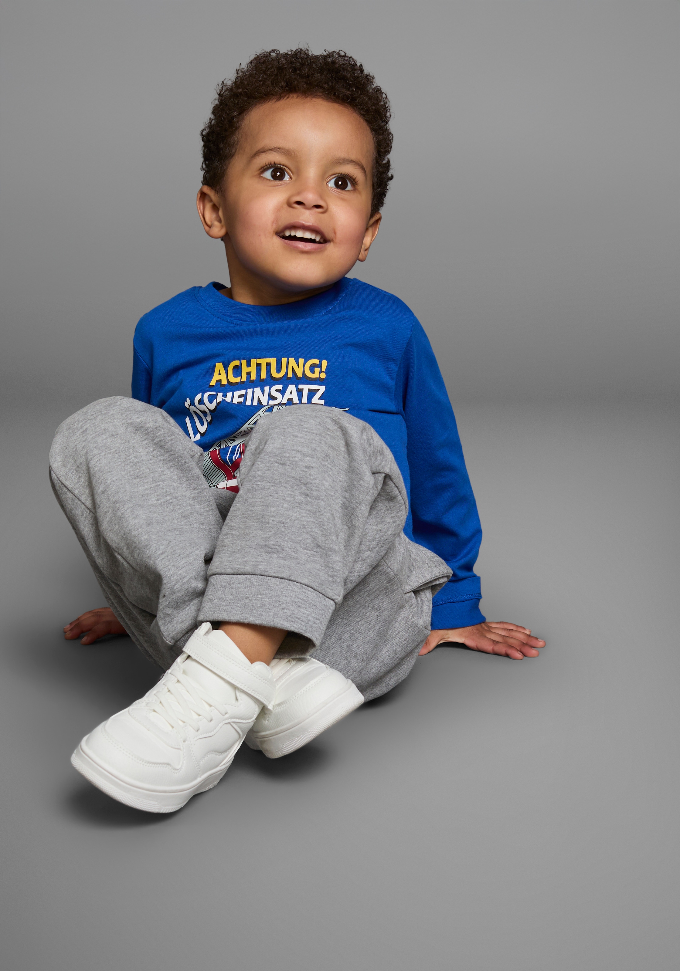 KIDSWORLD Langarmshirt »Mit Feuerwehr-Druck: ACHTUNG LÖSCHEINSATZ«, Langarm, Basic-Passform, bedruckt, Rundhalsausschnitt