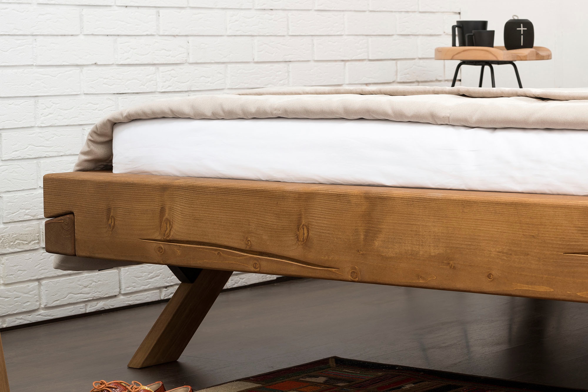 SalesFever Massivholzbett »Eik Naturbelassenes Bett« Urige Eleganz trifft moderne Formen - Unikat-Balkenbett
