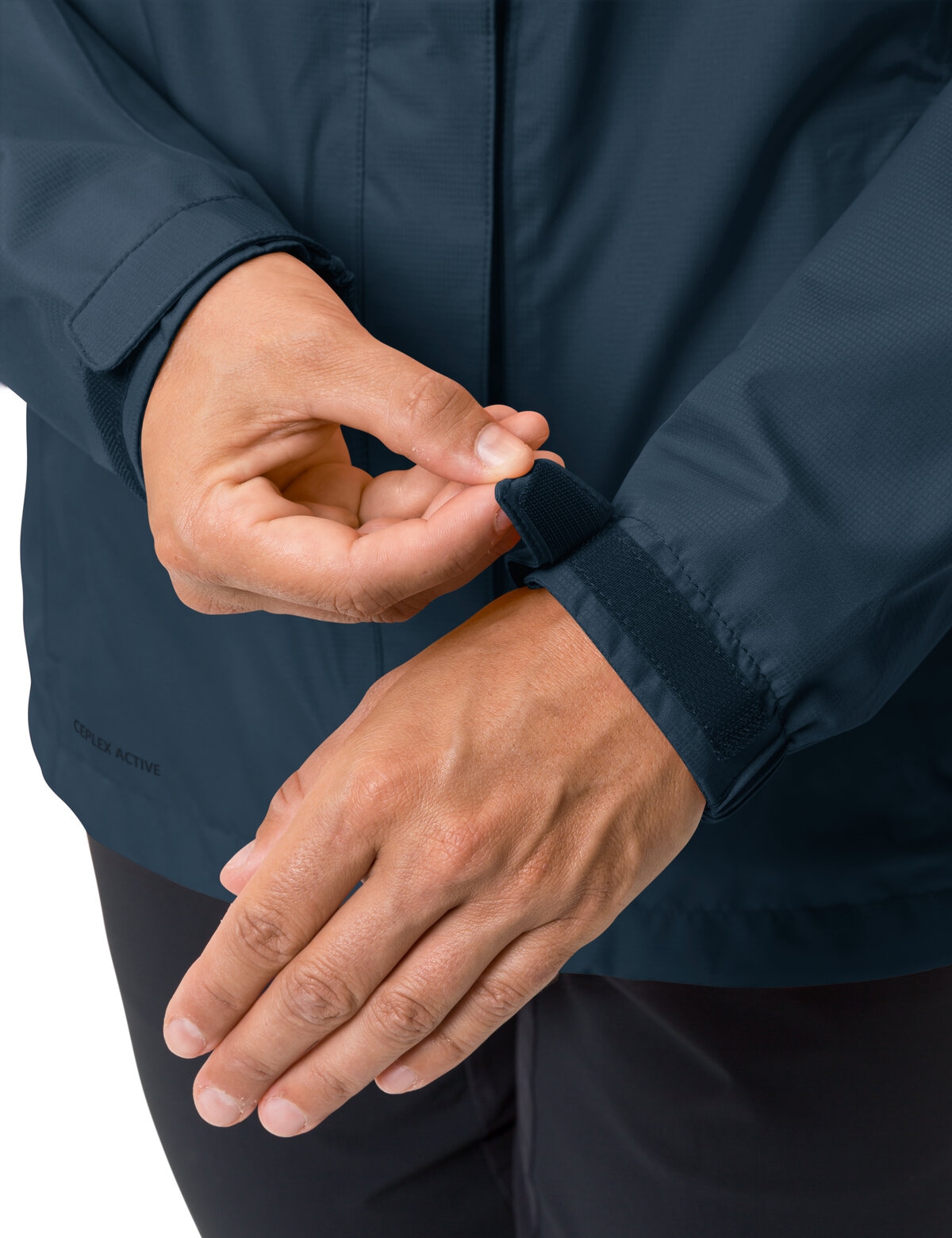 VAUDE Fahrradjacke »Women's Escape Bike Light Jacket« mit Kapuze für Radsport, Wandern und Nordic Walking, winddicht