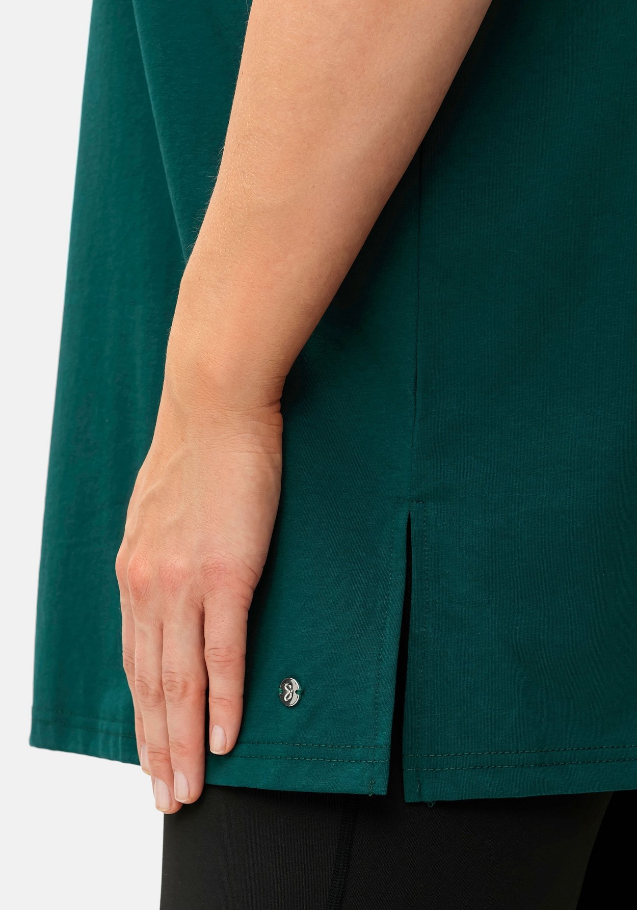 Sheego Funktionsshirt »Langes Sportshirt in leicht taillierter Form, atmungsaktiv«