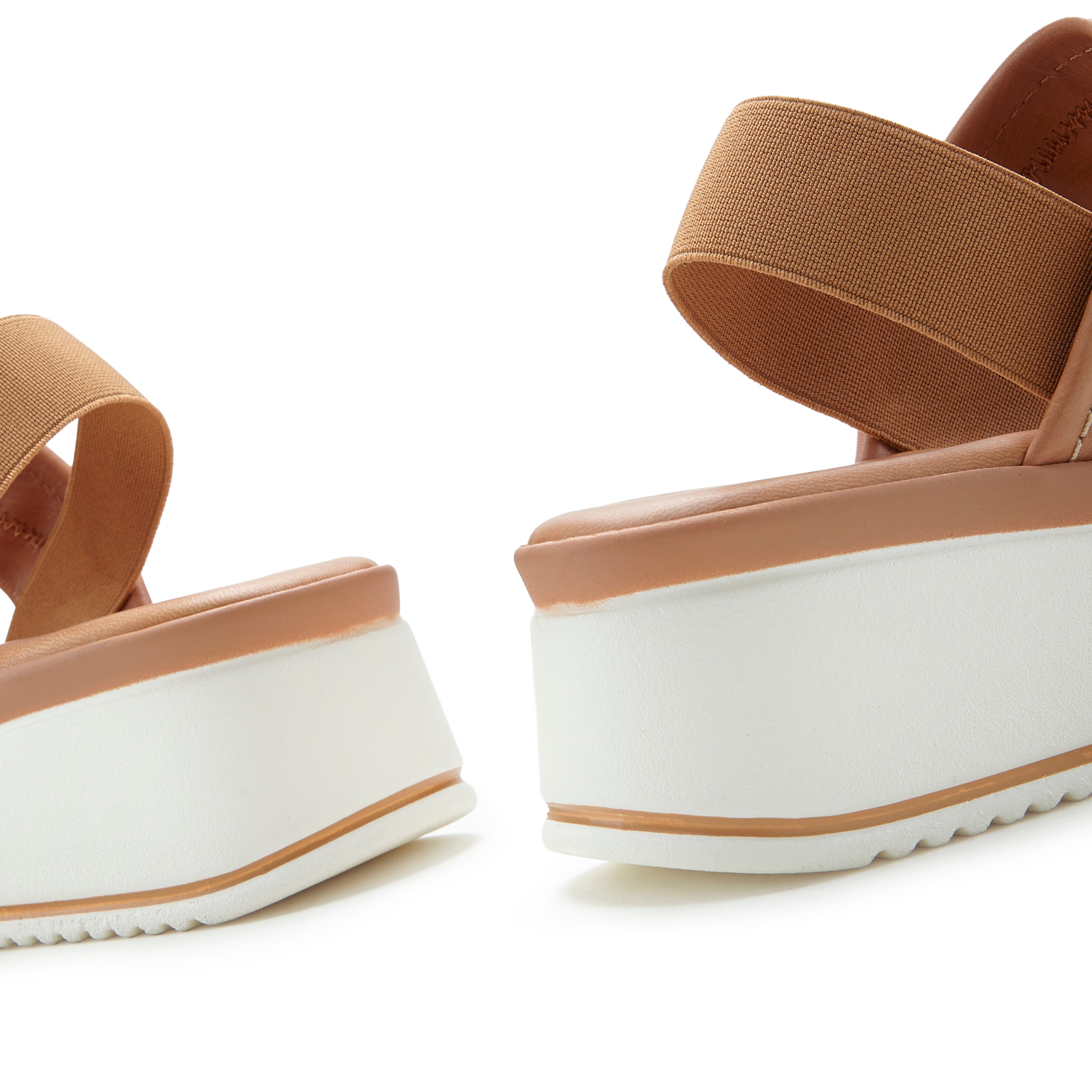LASCANA Plateausandaletten »Sommerschuh, Sandale, Sandalette, offener Schuh,«, Sandalette aus Leder mit modisch bequemer Plateausohle