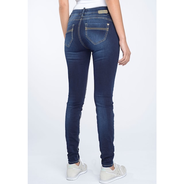 GANG Skinny-fit-Jeans »94Nele«, mit gekreuzten Gürtelschlaufen links vorne  online bei OTTO