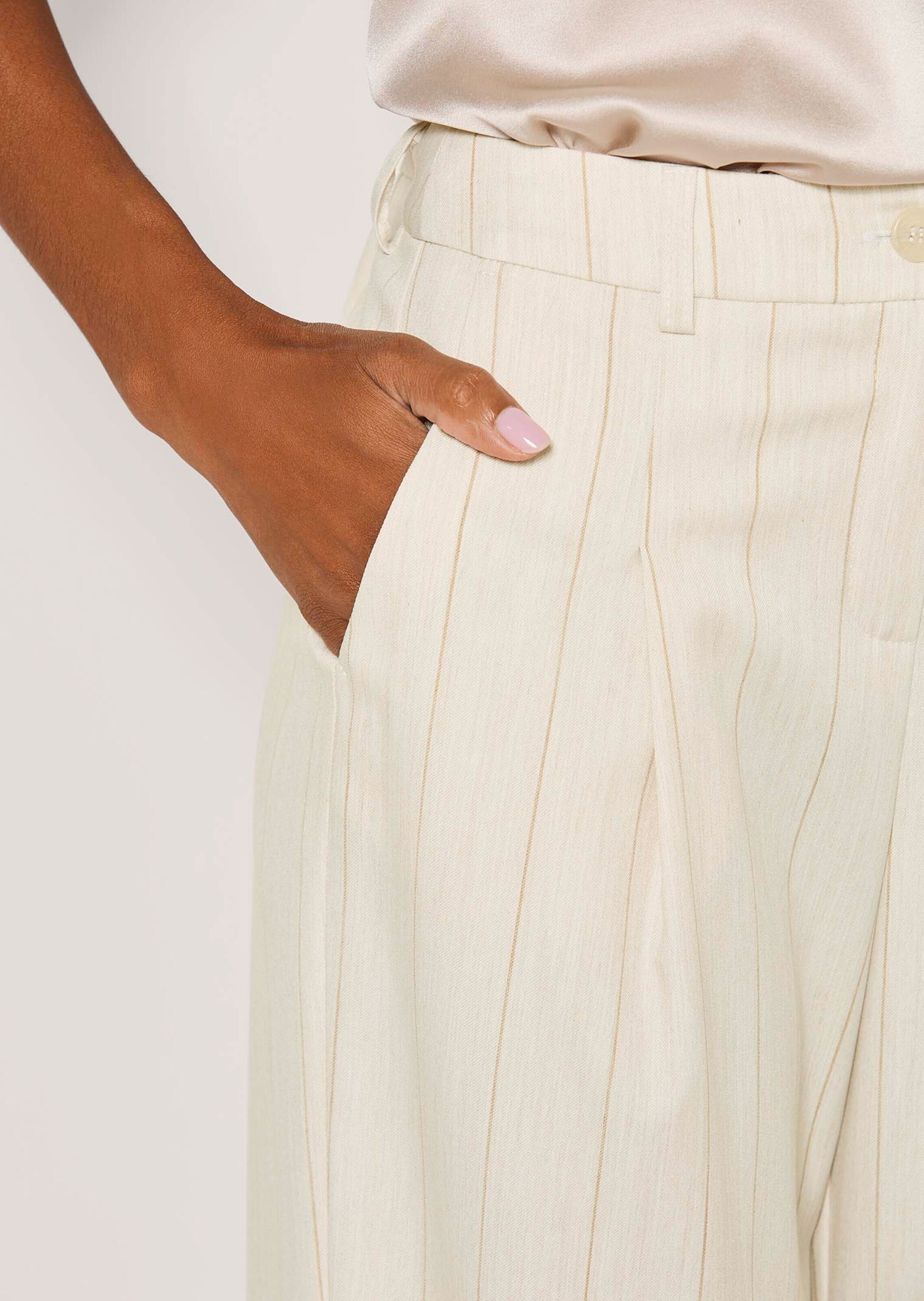 MADELEINE Bundfaltenhose »Bundfaltenhose Stoffhose mit Nadelstreifen«  Weite Nadelstreifenhose mit Bundfalte