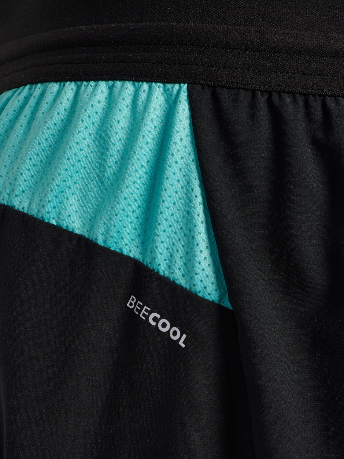 hummel Trainingsshorts »HMLBLAZE 2.0 TRAINING SHORTS«  mit Kordelzug, elastischer Bund, normale Passform