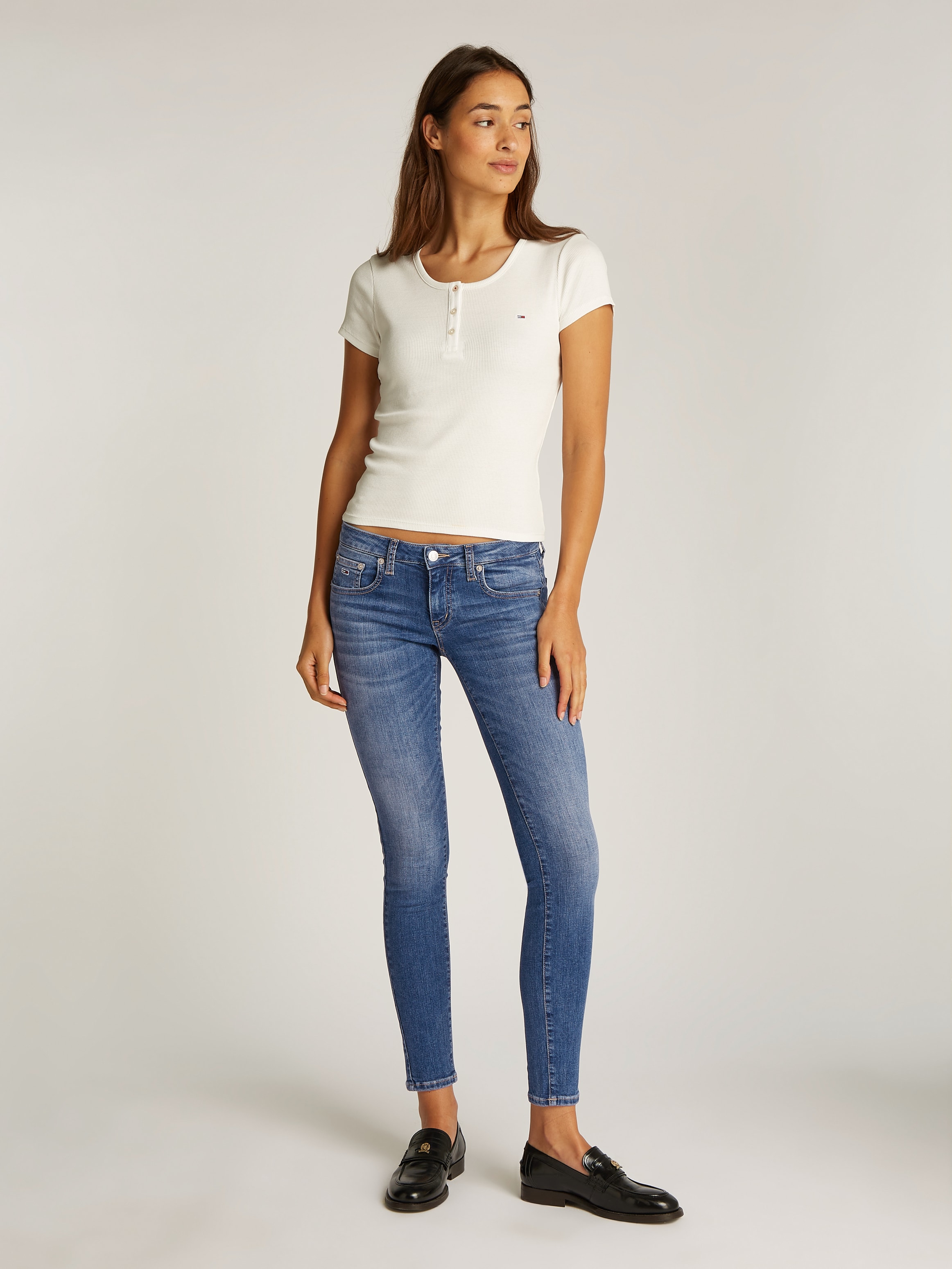 Tommy Jeans Skinny-fit-Jeans »SOPHIE LW SKN«, mit Logo-Badge, in Knöchellänge