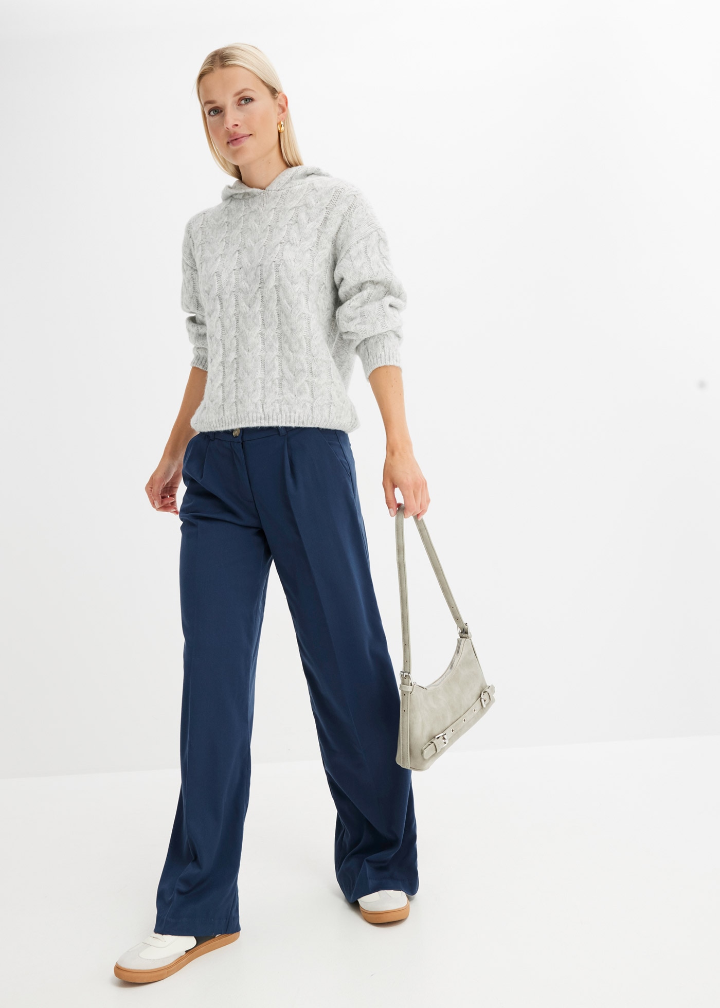 bonprix Strickpullover aus Polyester, Polyacryl, Polyamid und Wolle, mit Kapuze