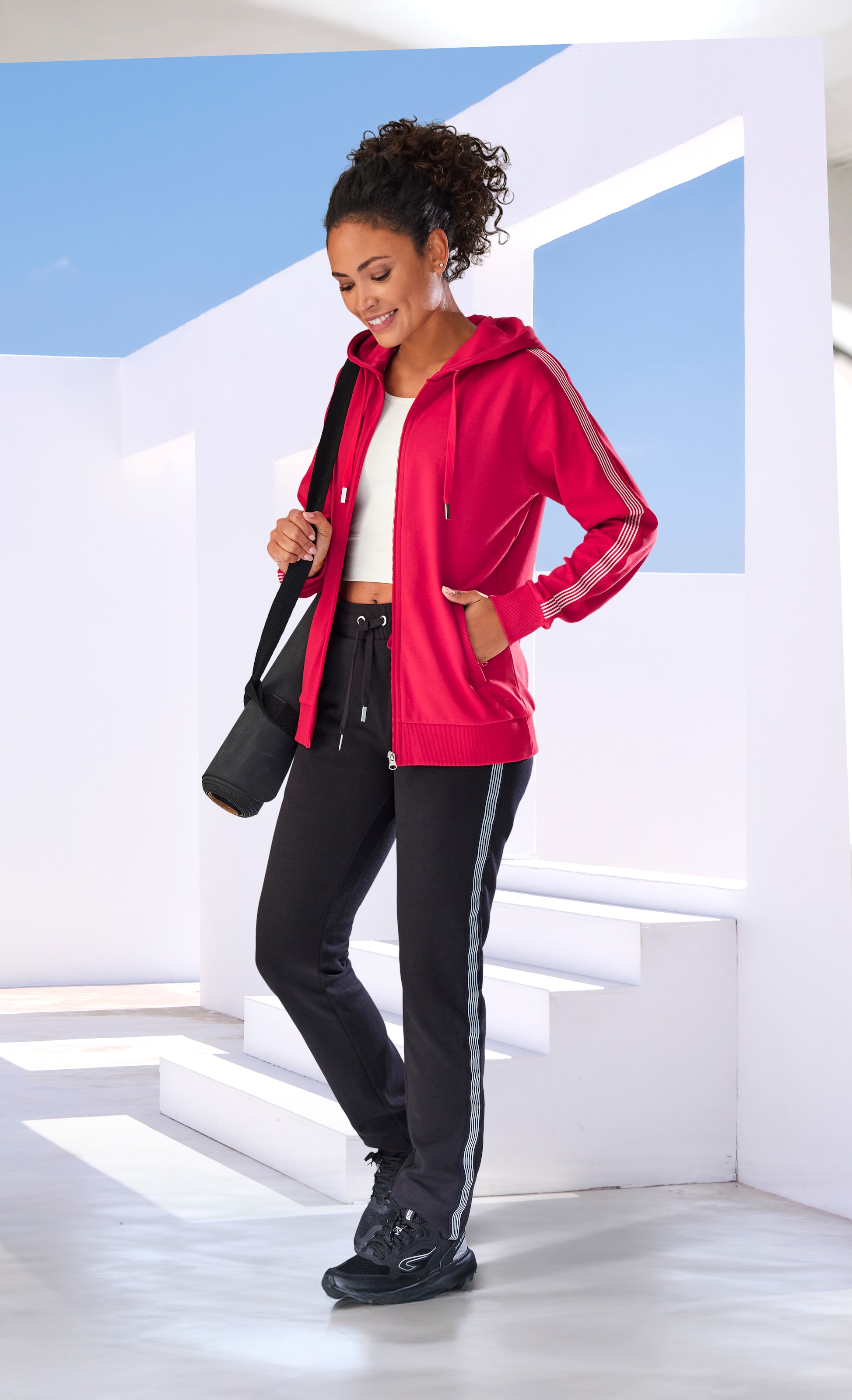 H.I.S Kapuzensweatjacke mit seitlichem Tapestreifen