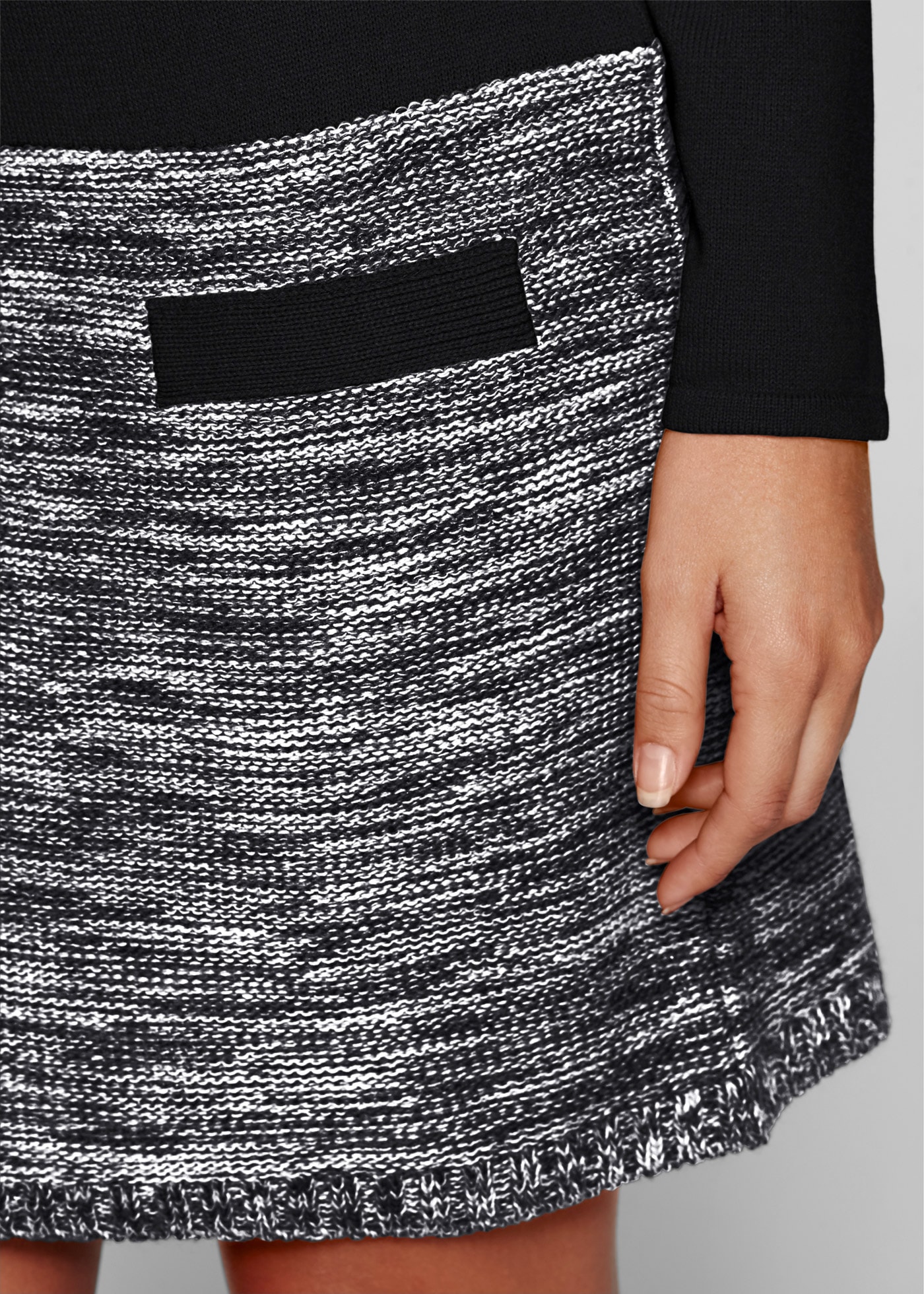 bonprix Strickkleid Ziertaschen zweifarbiger Look, toller Umlegekragen