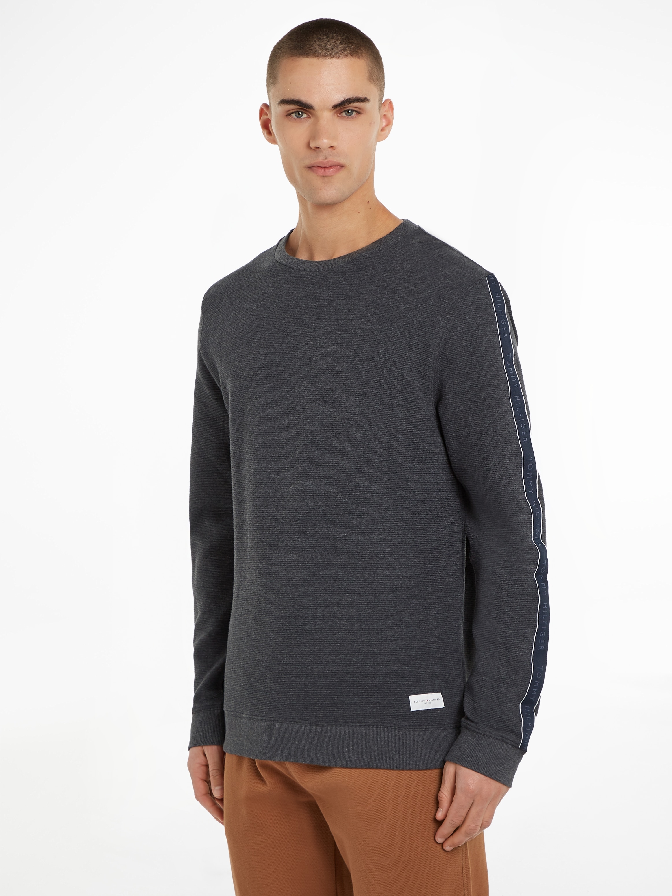 mit TOP«, Hilfiger Sweater Markenlabel Ärmeln OTTO online an Underwear »HWK den bei TRACK Tommy bestellen