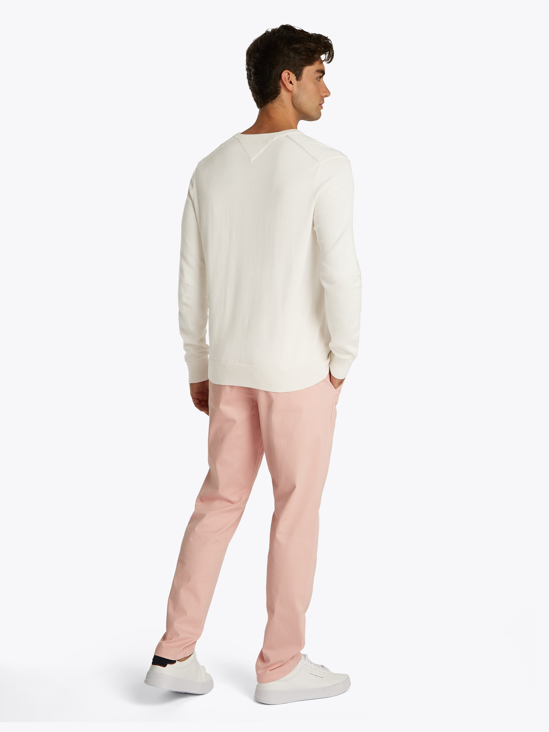 Tommy Hilfiger Strickpullover »ESSENTIAL COTTON V NECK mit V-Ausschnitt und Stickerei«, unifarben, casual, regular fit, Baumwolle, V-Ausschnitt
