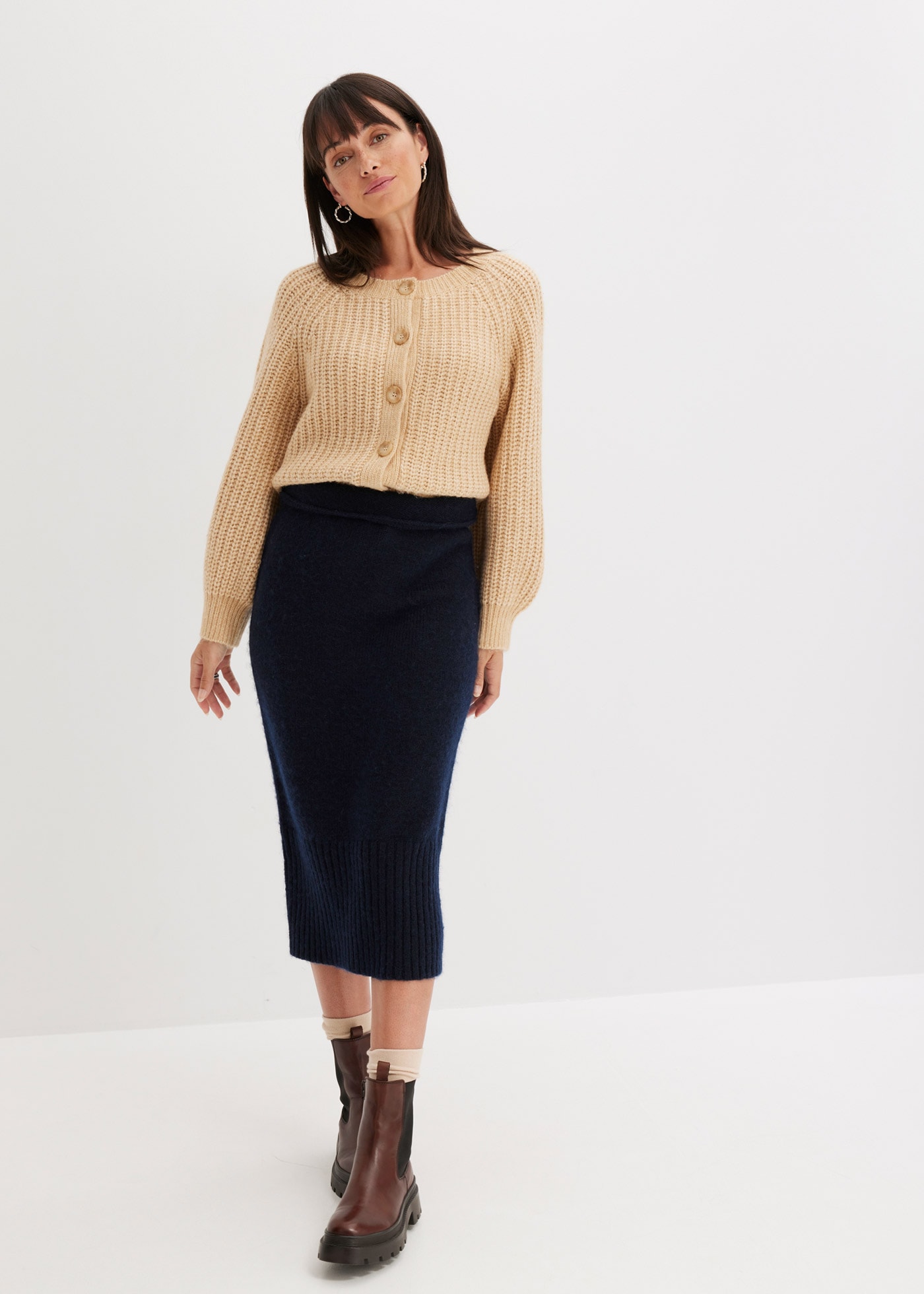 bonprix Strickjacke »Oversize-Strickjacke« Oversize-Schnitt, lockere Passform, modischer Stil, mit Knopfleiste