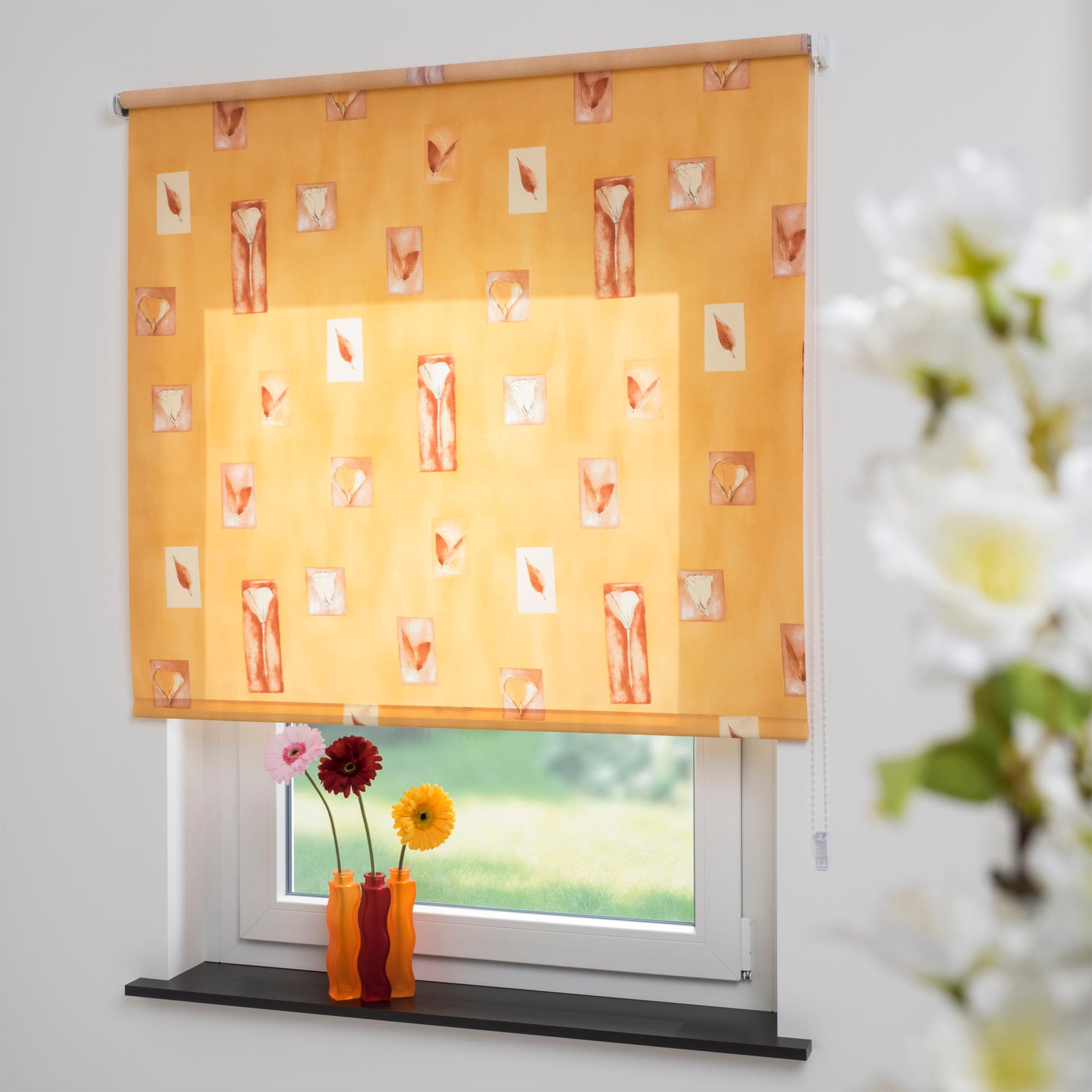 Liedeco Seitenzugrollo »Blumen orange«, Lichtschutz, Sichtschutz, mit Bohren/ohne Bohren, freihängend, Seitenzugrollo, Kettenzugrollo, Dekorrollo - Blumen orange