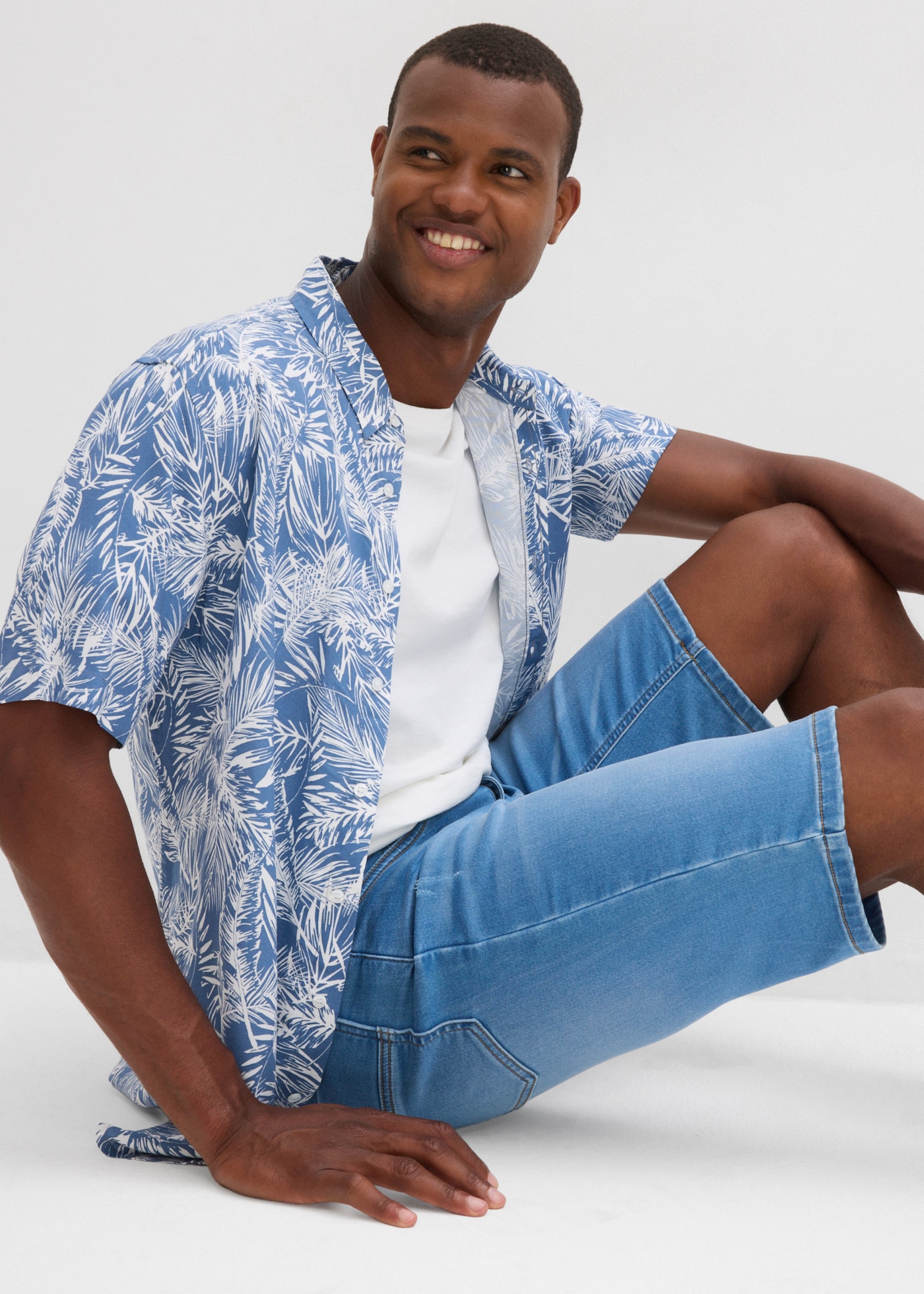bonprix Bermudas  mit Used-Effekt, aus Baumwolle, Polyester und Elasthan, casual Stil
