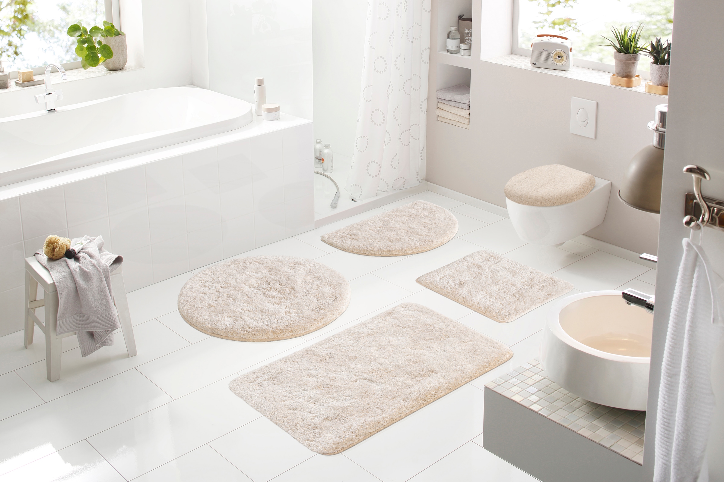 Grund Badematte »Melos, Badvorleger, Badezimmer Teppich, sehr weich«, rutschhemmend beschichtet, fußbodenheizungsgeeignet, melierte Optik, sehr weicher Flor, Melange-Effekt, Made in Europe