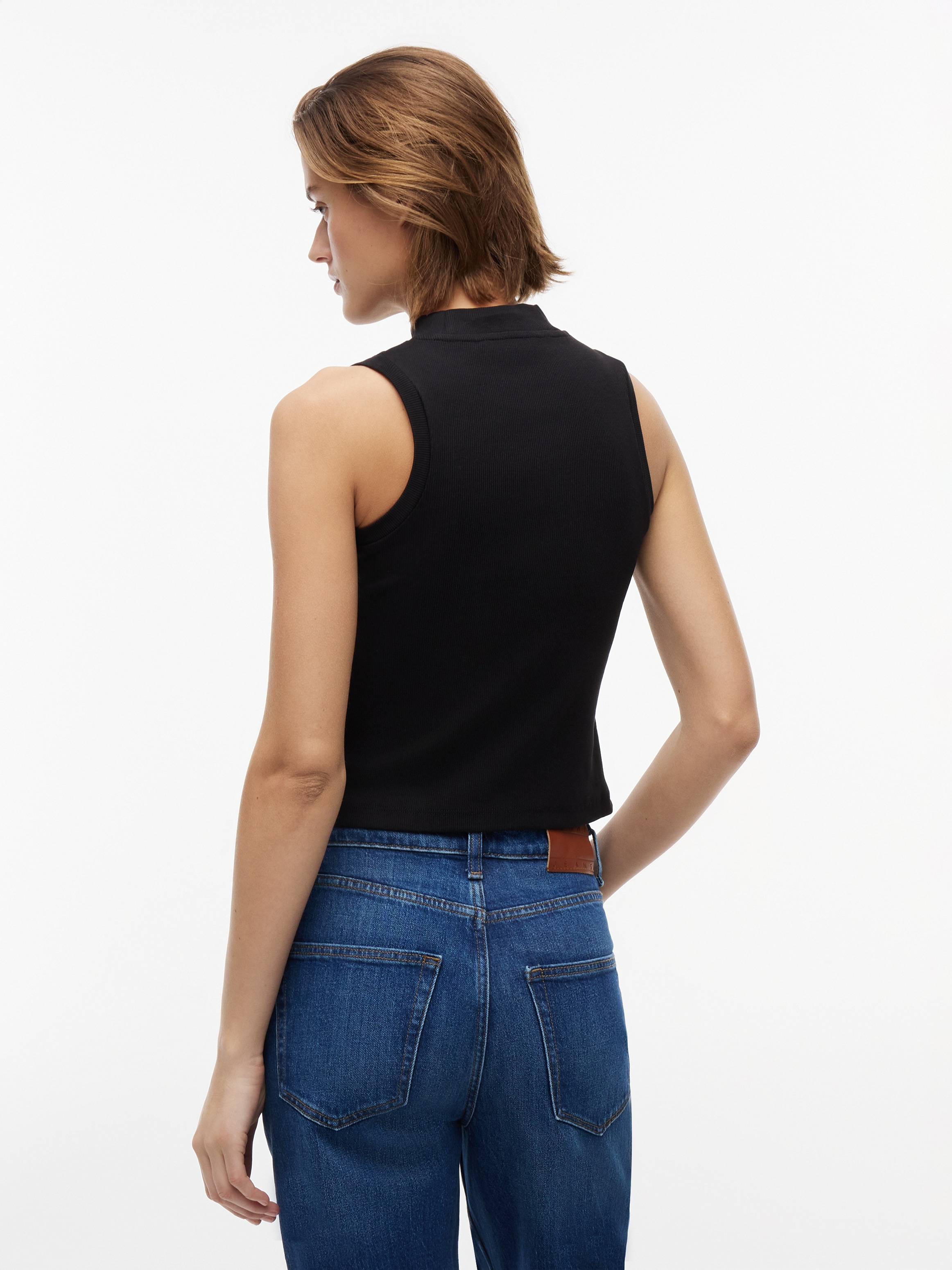 Tommy Jeans Tanktop »TJW SLIM BADGE RIB MOCK TANK« Baumwollmischung, slim fit , igurbetont, in gerippter Struktur