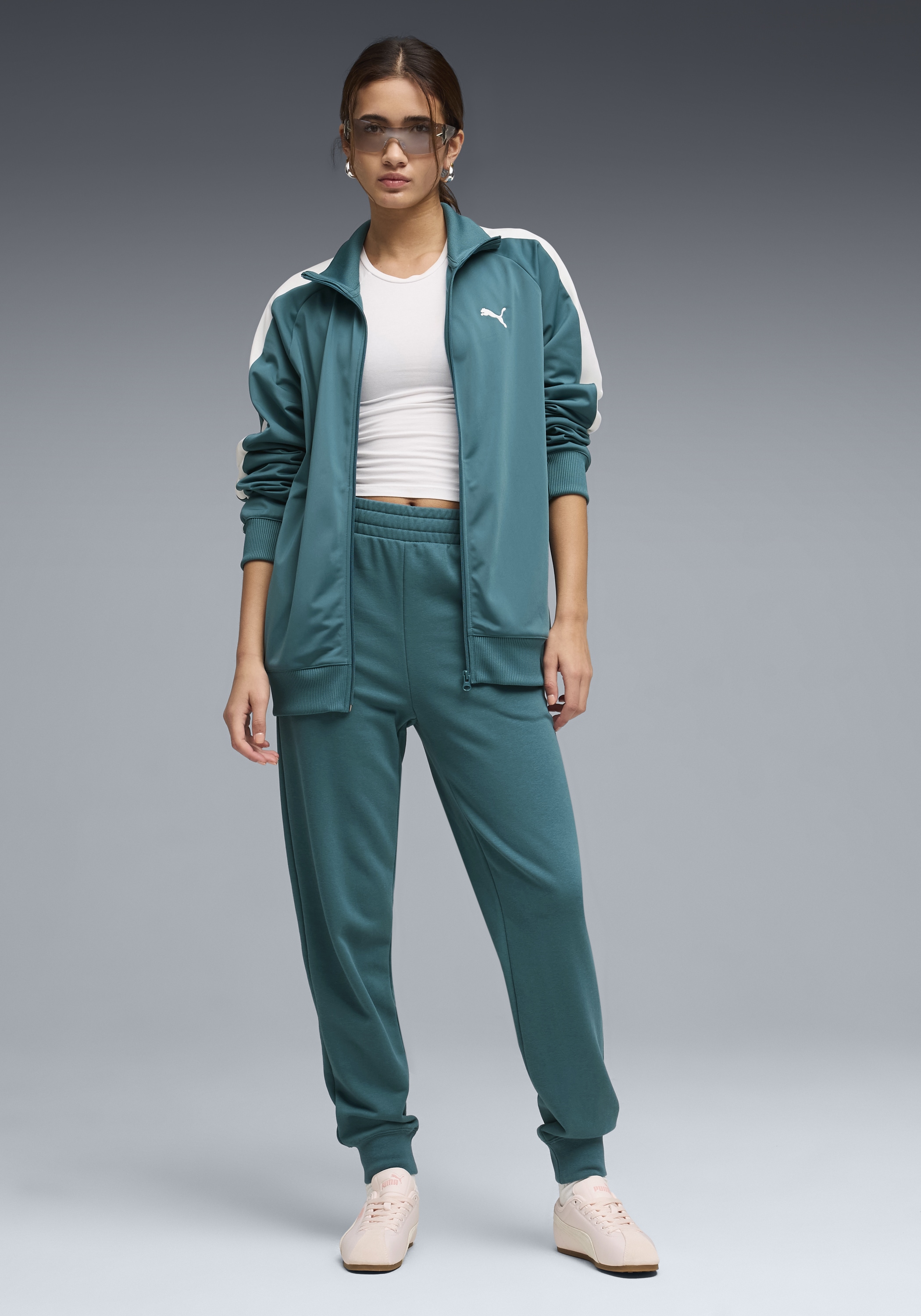 PUMA Trainingshose »ESS SMALL NO. 1 LOGO COMFORT HIGH-WAIST SWEATPANTS TR CL (S)«  für Sportmode und Freizeit, seitliche Eingrifftaschen, hoher Bund